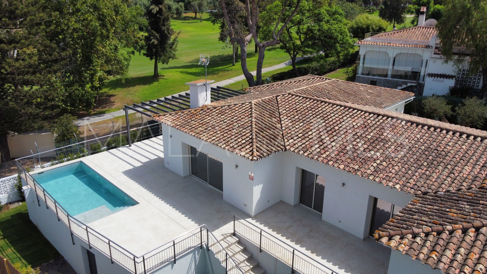 For sale villa with 4 bedrooms in Guadalmina Alta