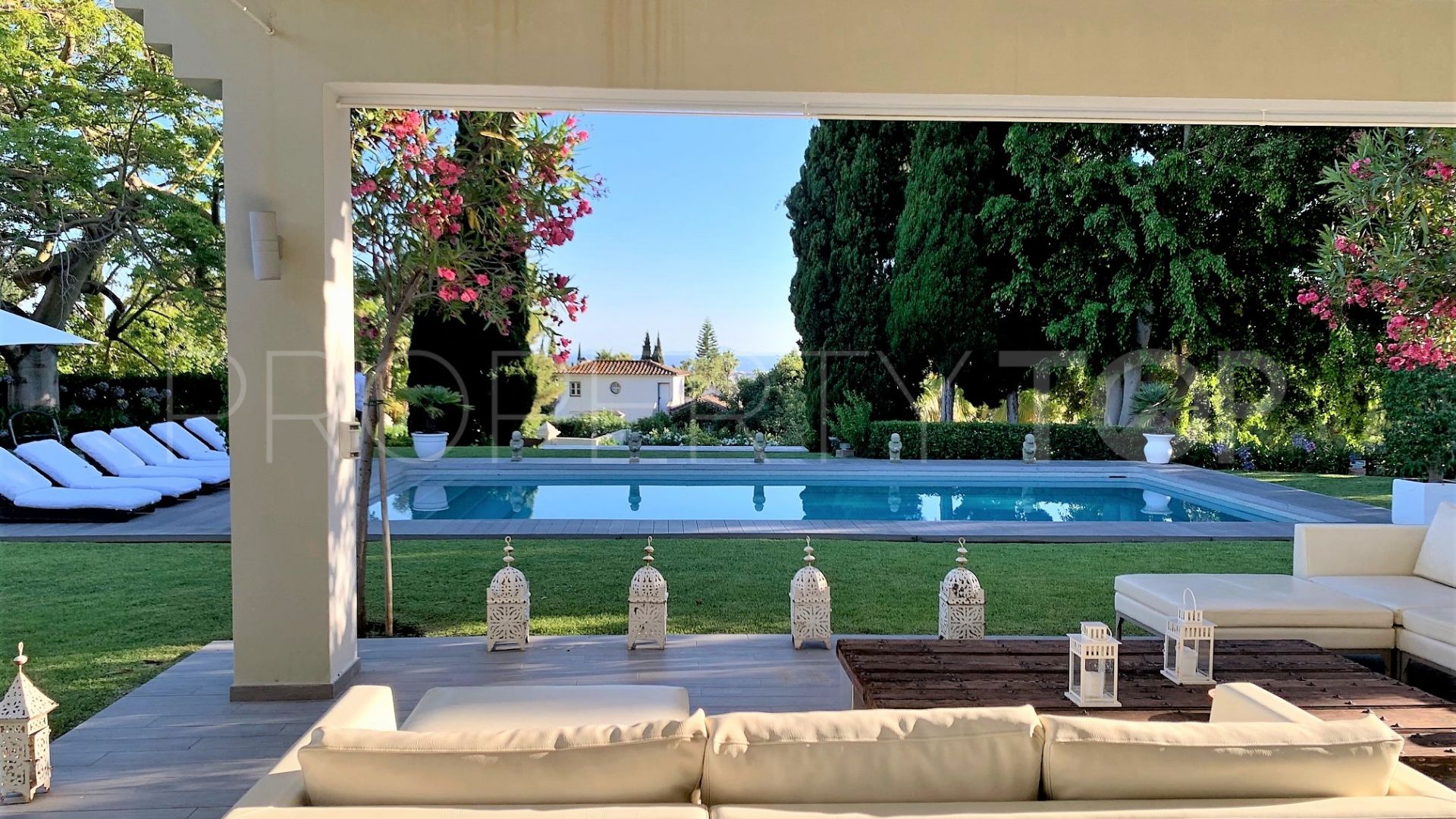 Villa for sale in Marbella Hill Club with 6 bedrooms