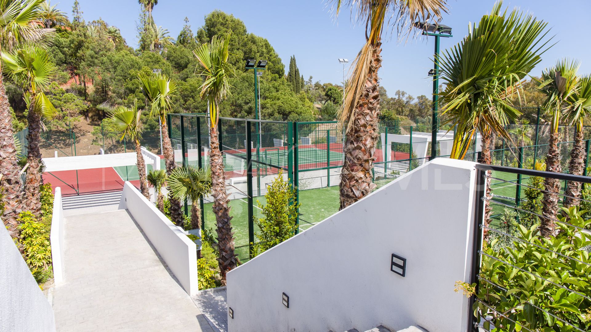 Zweistöckiges penthouse for sale in Estepona