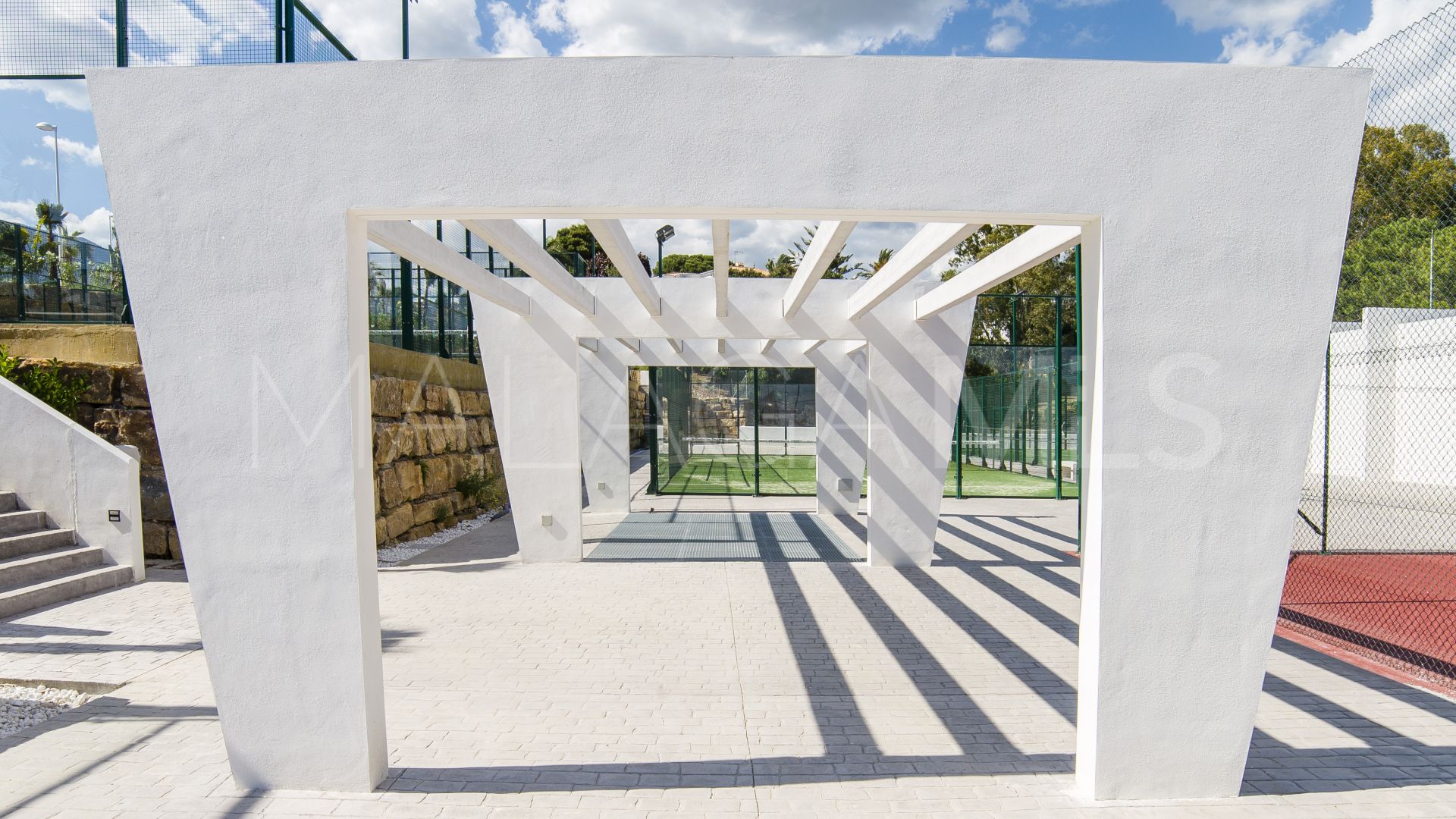 Zweistöckiges penthouse for sale in Estepona