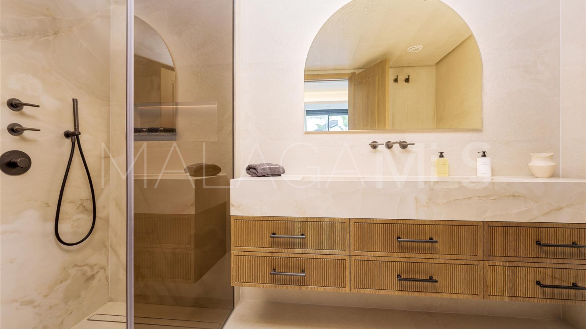 Villa for sale in Las Brisas