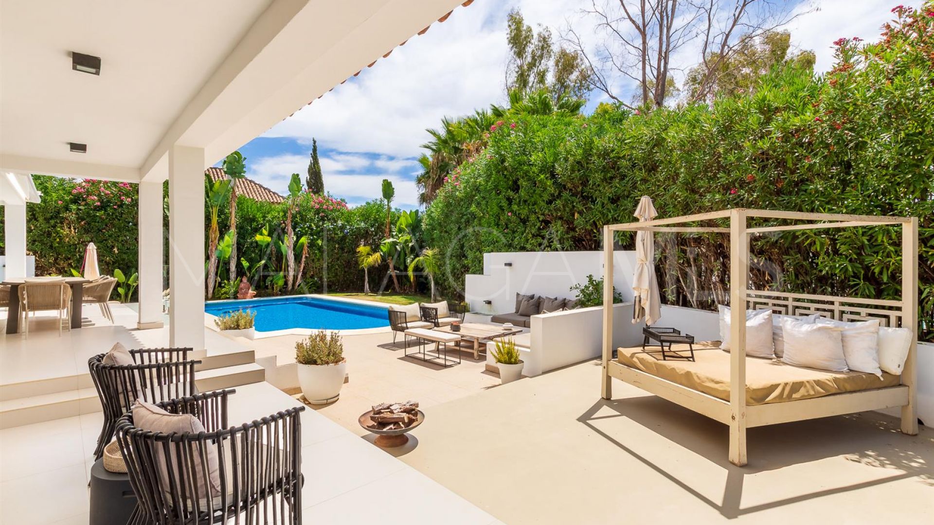 Villa for sale in Marbella Country Club with 4 bedrooms