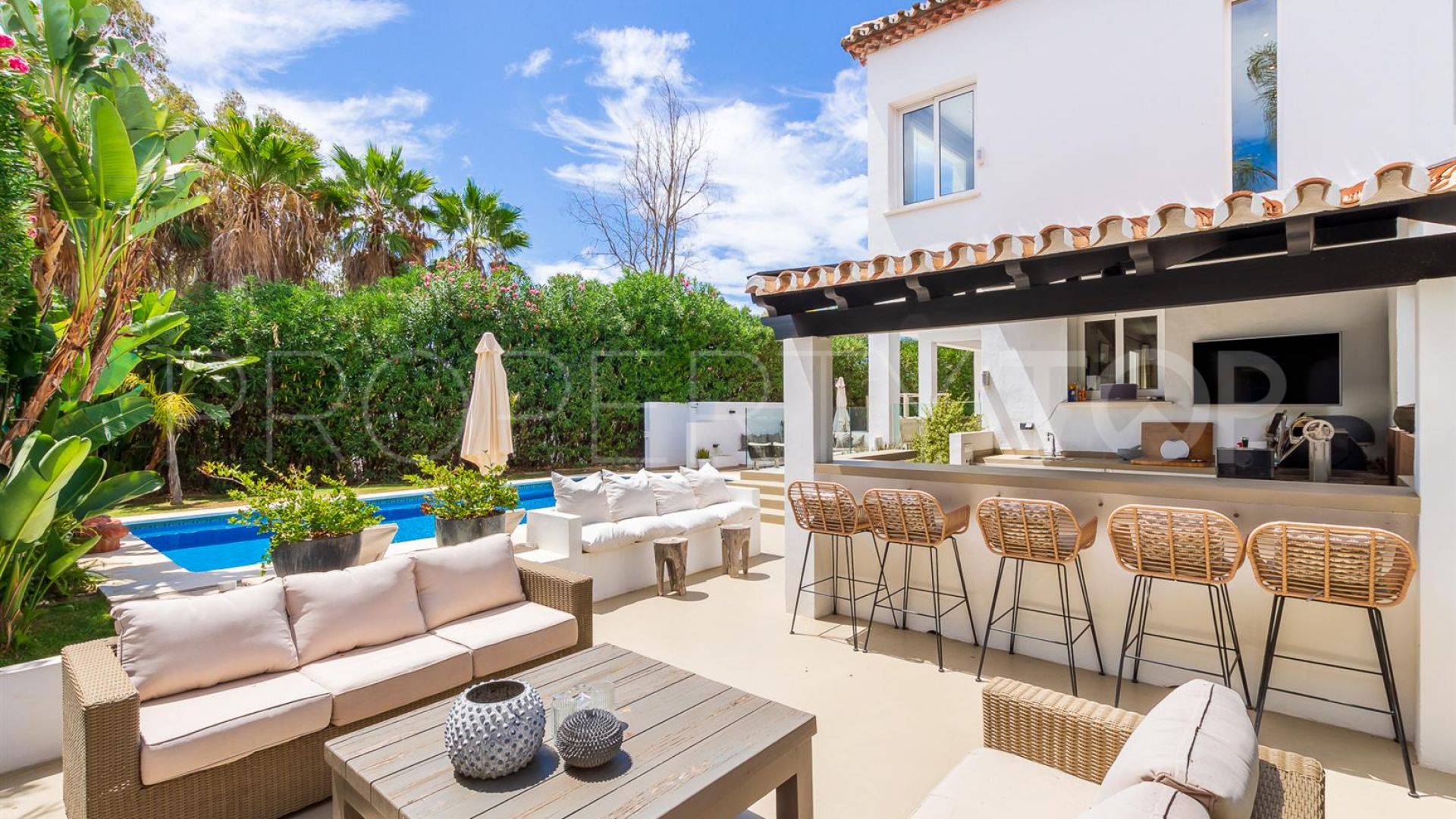 Villa for sale in Marbella Country Club with 4 bedrooms