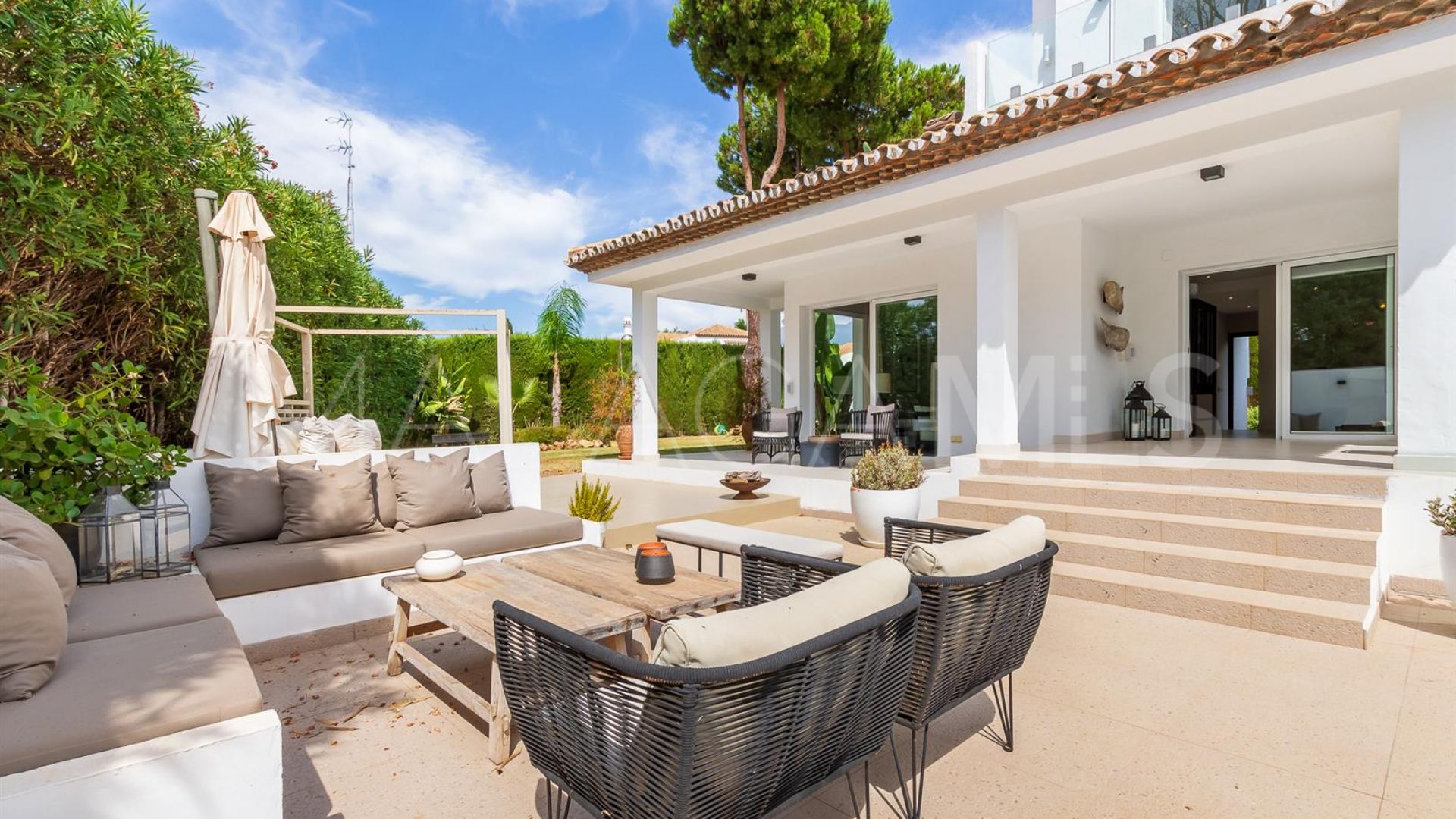 Villa for sale in Marbella Country Club with 4 bedrooms