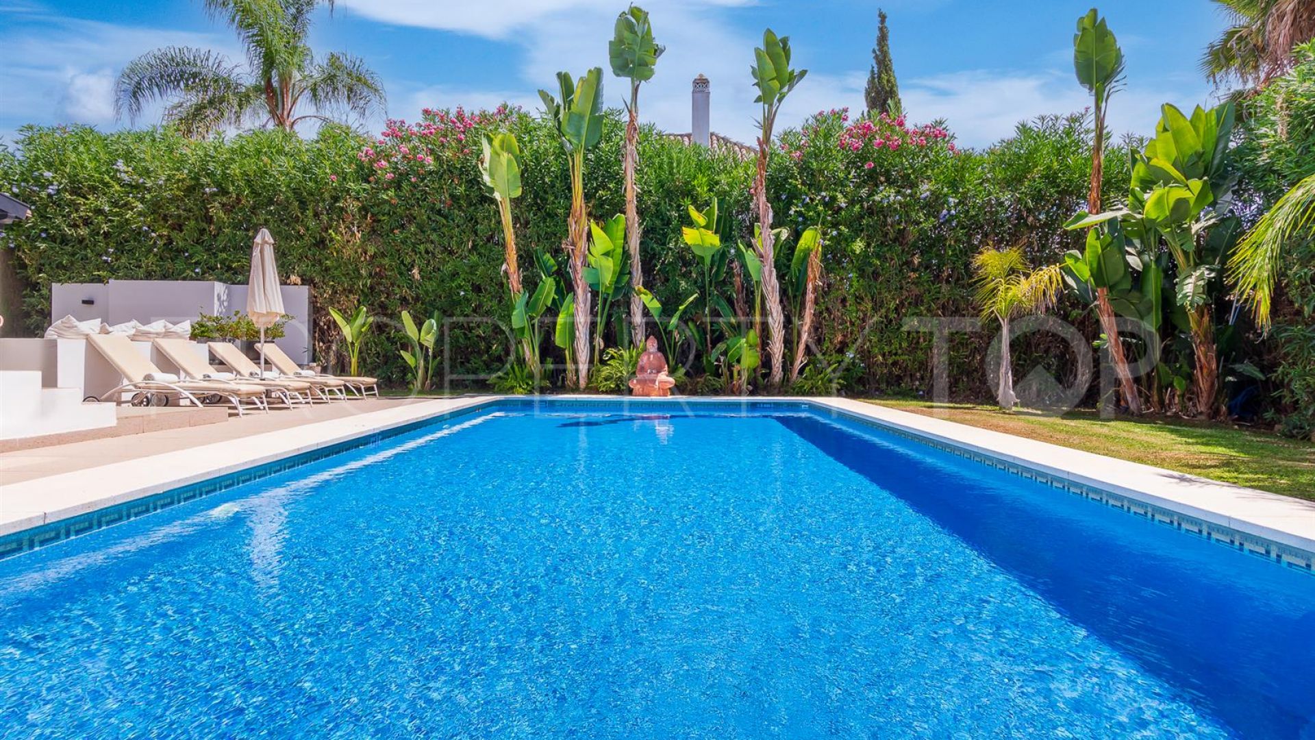 Villa for sale in Marbella Country Club with 4 bedrooms