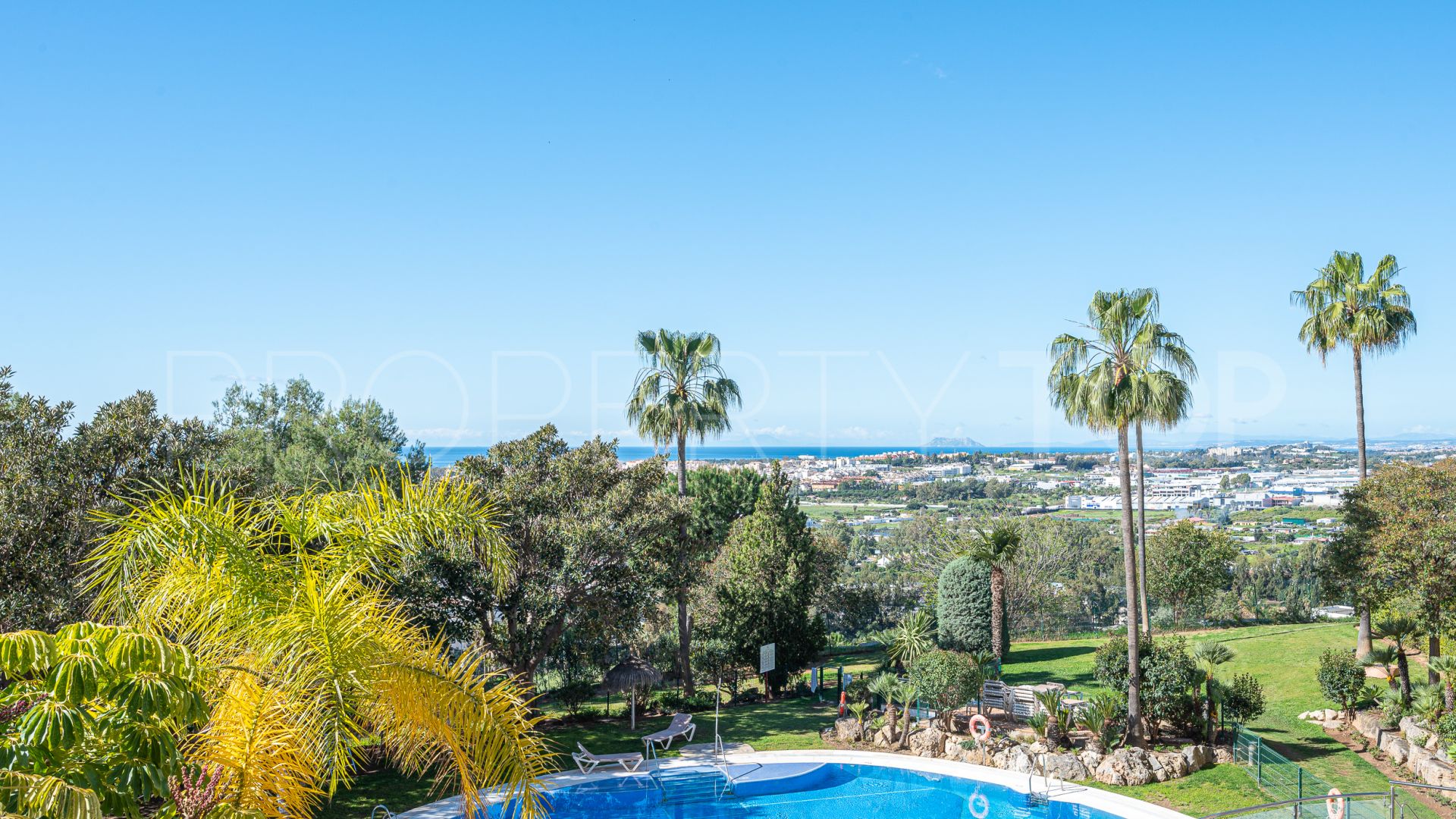 Buy 2 bedrooms apartment in Magna Marbella