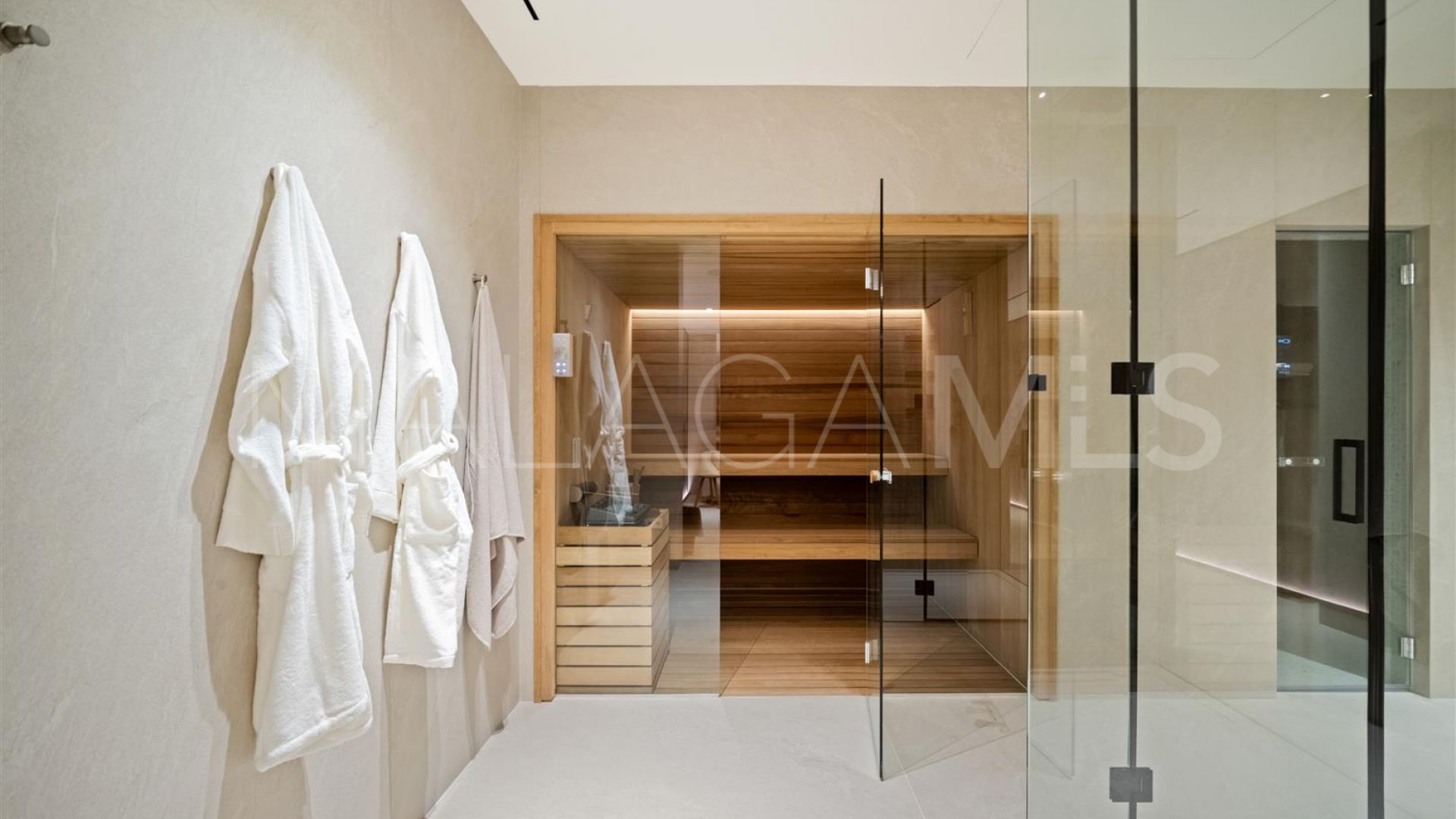 Buy villa with 5 bedrooms in La Quinta