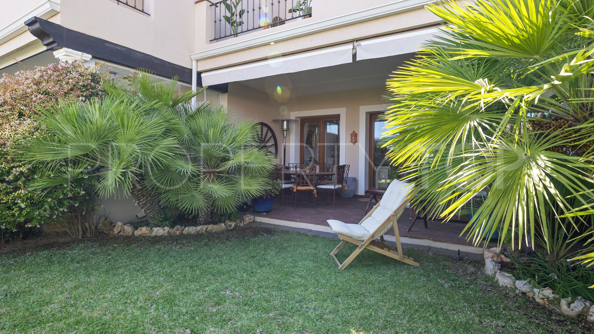 For sale town house in Paraiso Hills