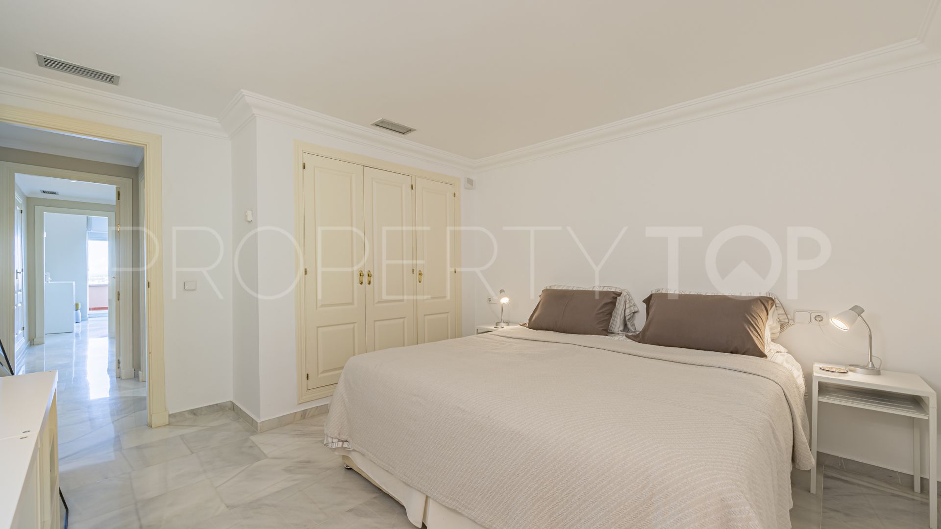 For sale Magna Marbella apartment with 2 bedrooms