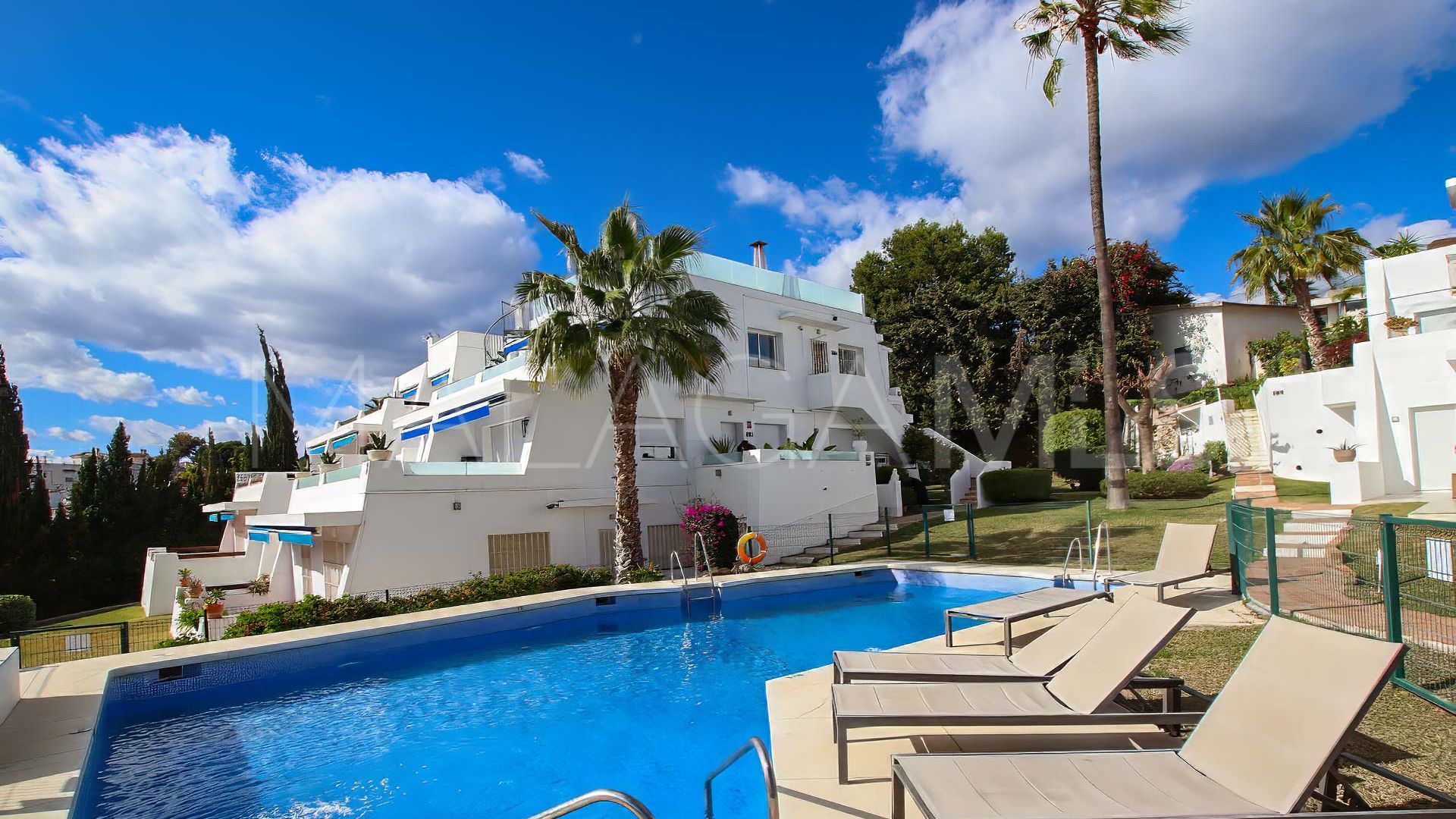 Markplanslägenhet for sale in Nueva Andalucia