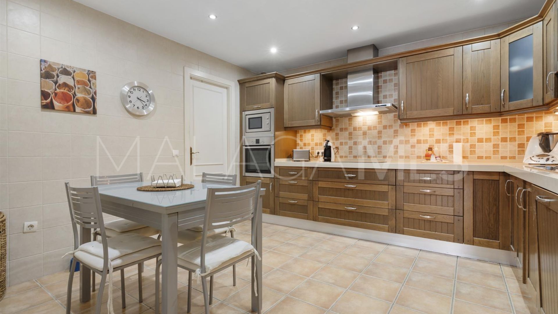 Apartamento planta baja de 3 bedrooms a la venta in Nueva Andalucia