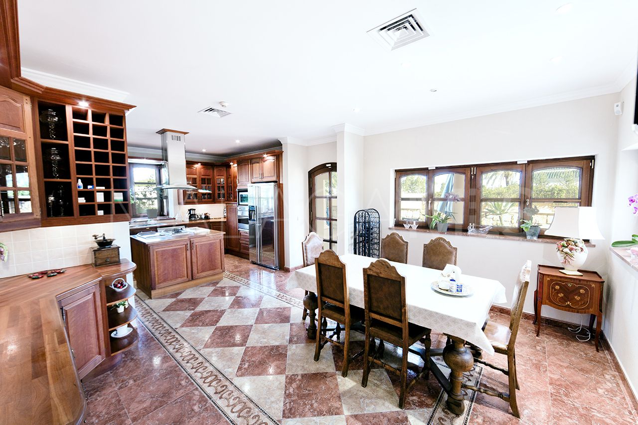 Herrgård for sale in Nueva Andalucia