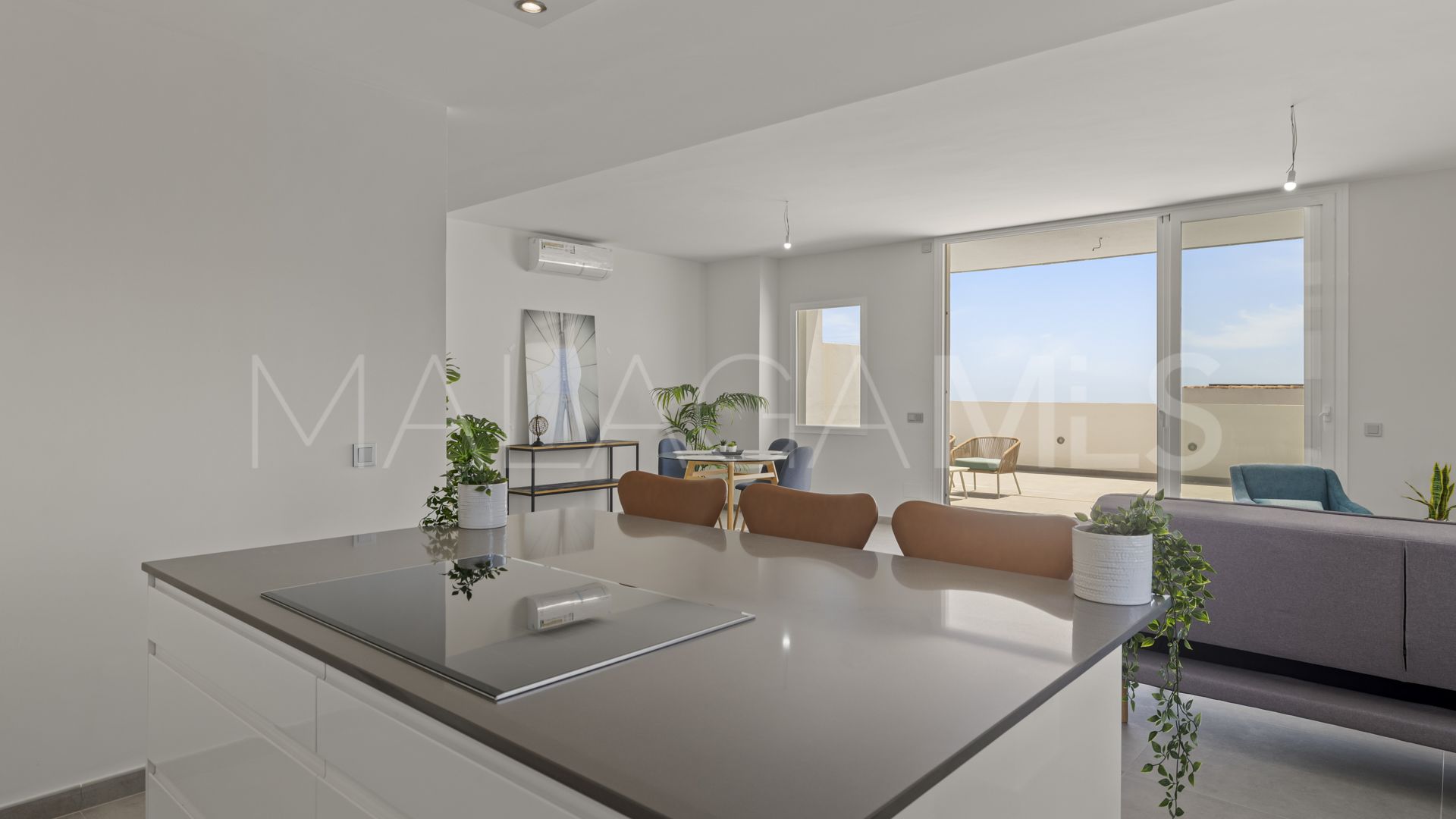 Zweistöckiges penthouse for sale in Bahía de Estepona