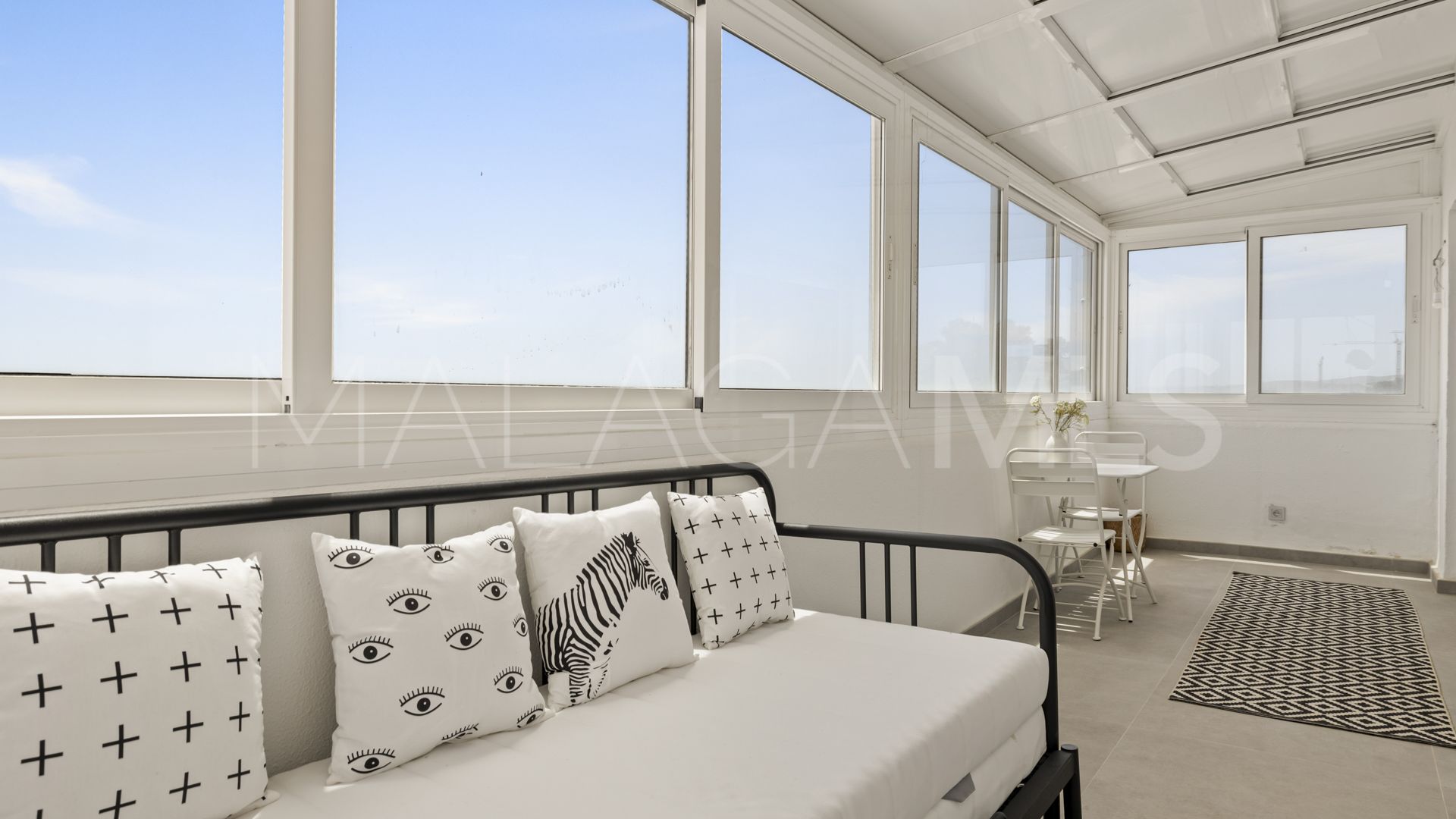 Zweistöckiges penthouse for sale in Bahía de Estepona