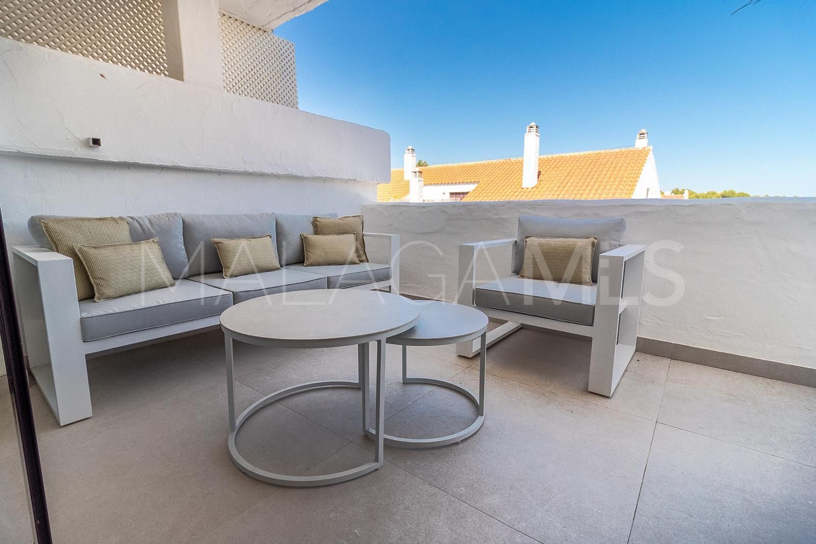 For sale apartment in Nueva Andalucia with 3 bedrooms