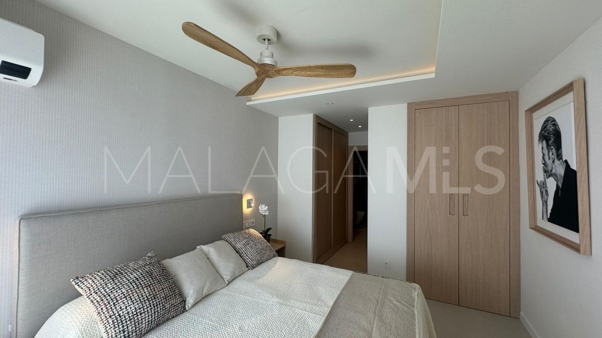 For sale apartment in Nueva Andalucia with 3 bedrooms