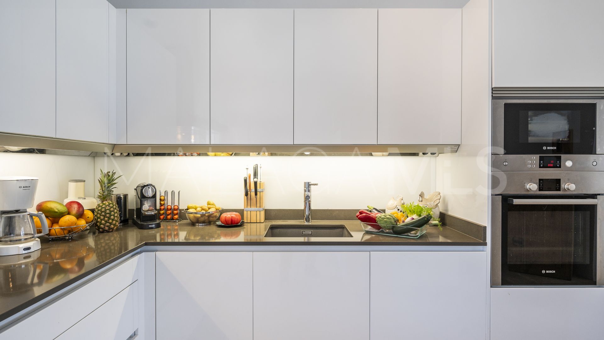 Villa de 2 bedrooms for sale in Marbella Este