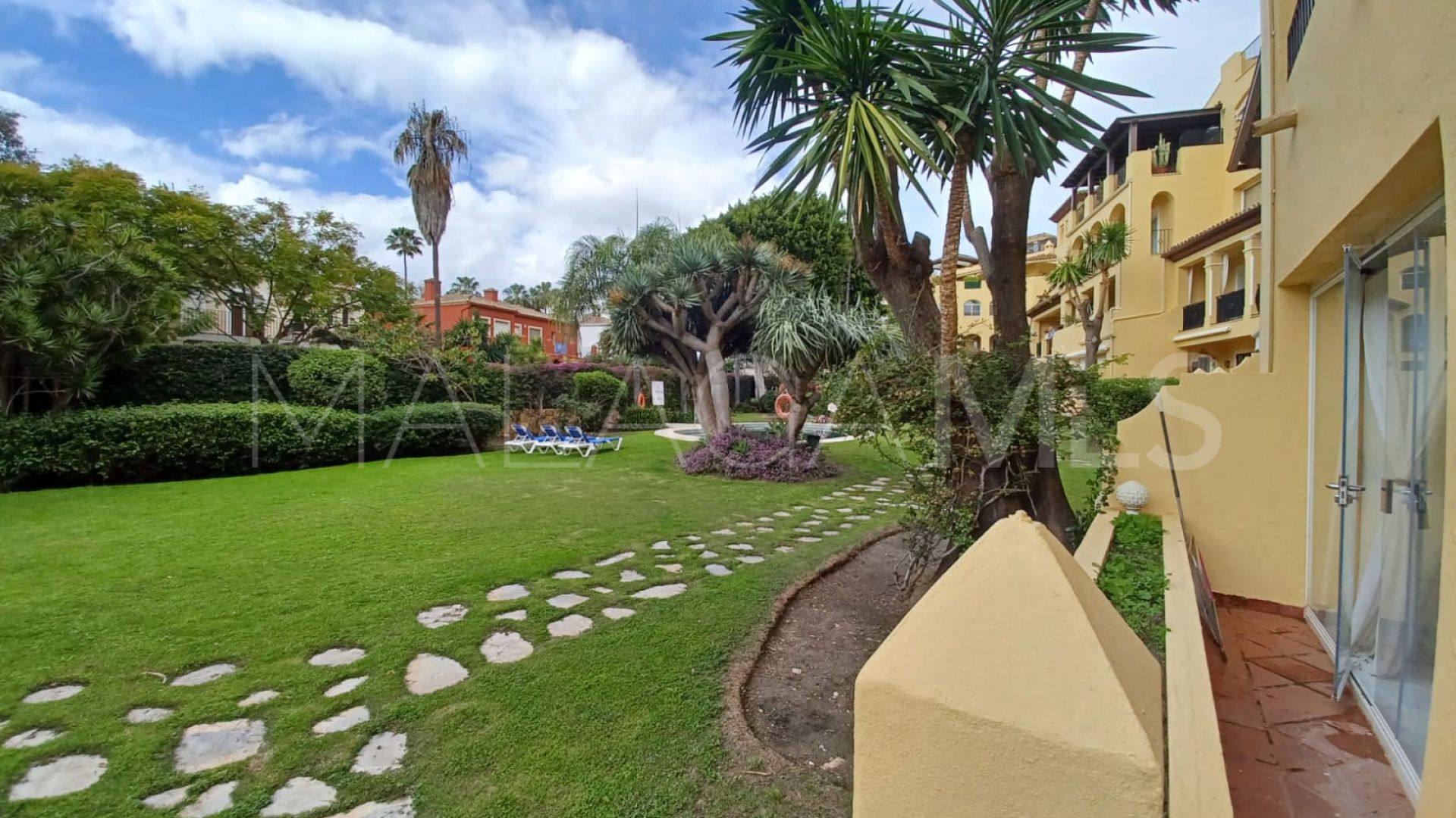 Apartamento for sale with 2 bedrooms in Guadalmina Alta