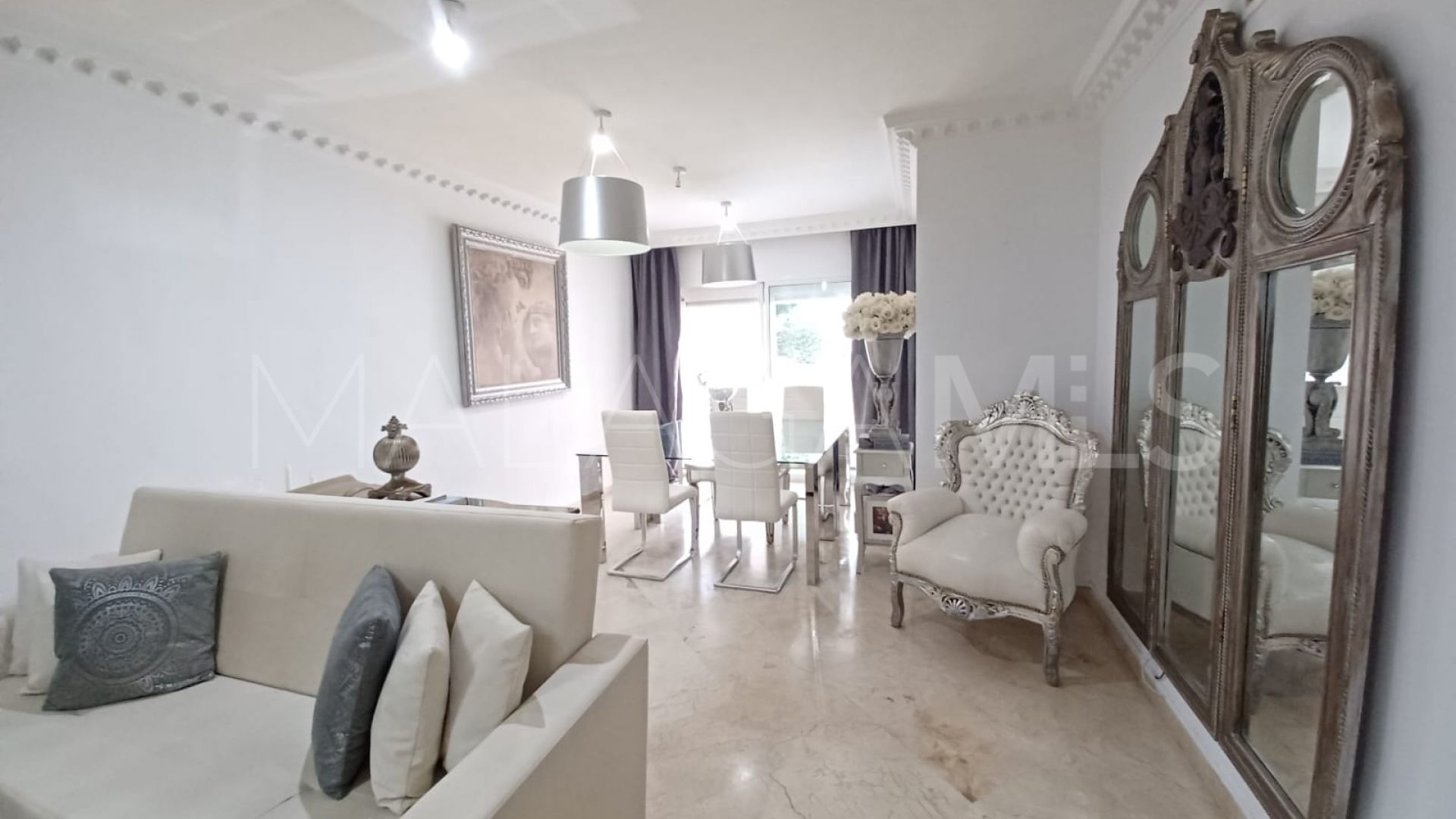 Apartamento for sale with 2 bedrooms in Guadalmina Alta