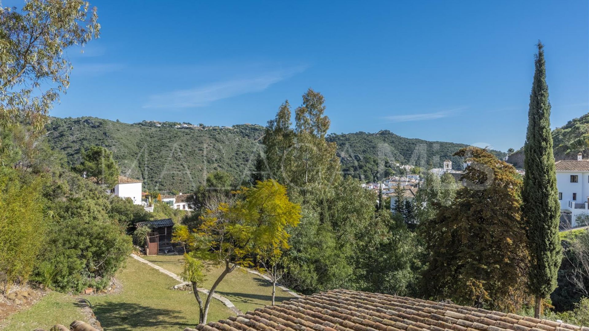 Finca for sale in Benahavis