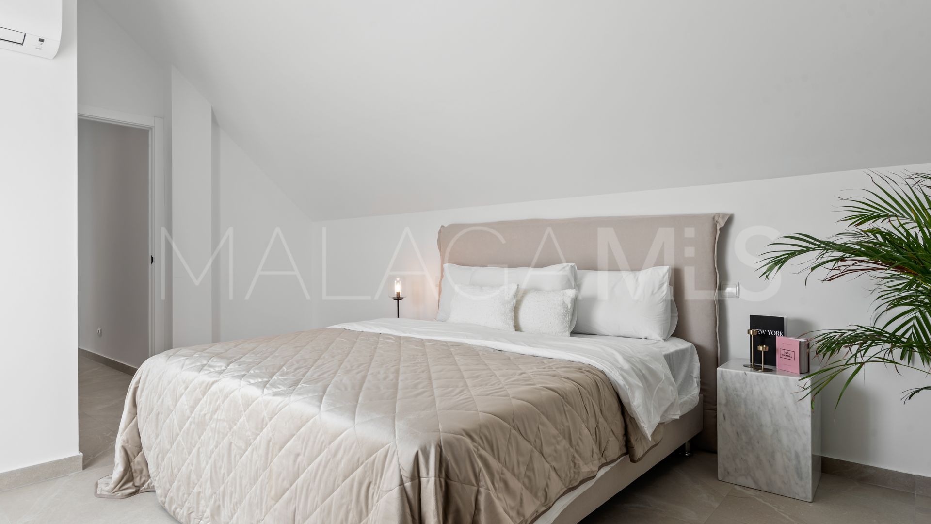Buy atico duplex in La Maestranza with 3 bedrooms