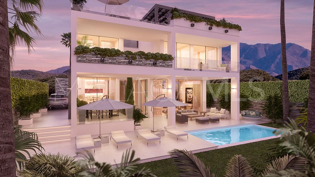 Villa for sale in Estepona Golf