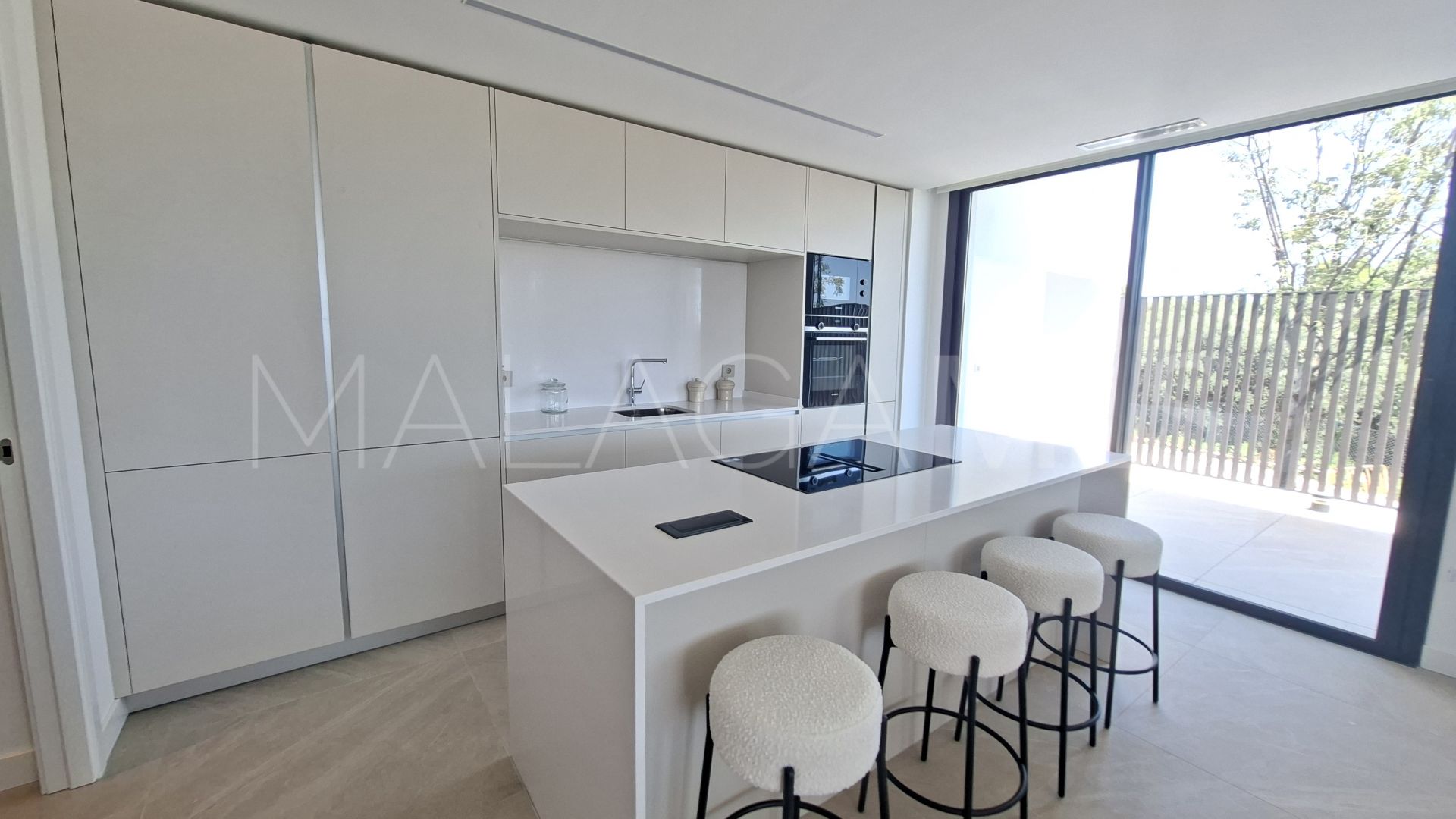 4 bedrooms Marbella East apartment for sale