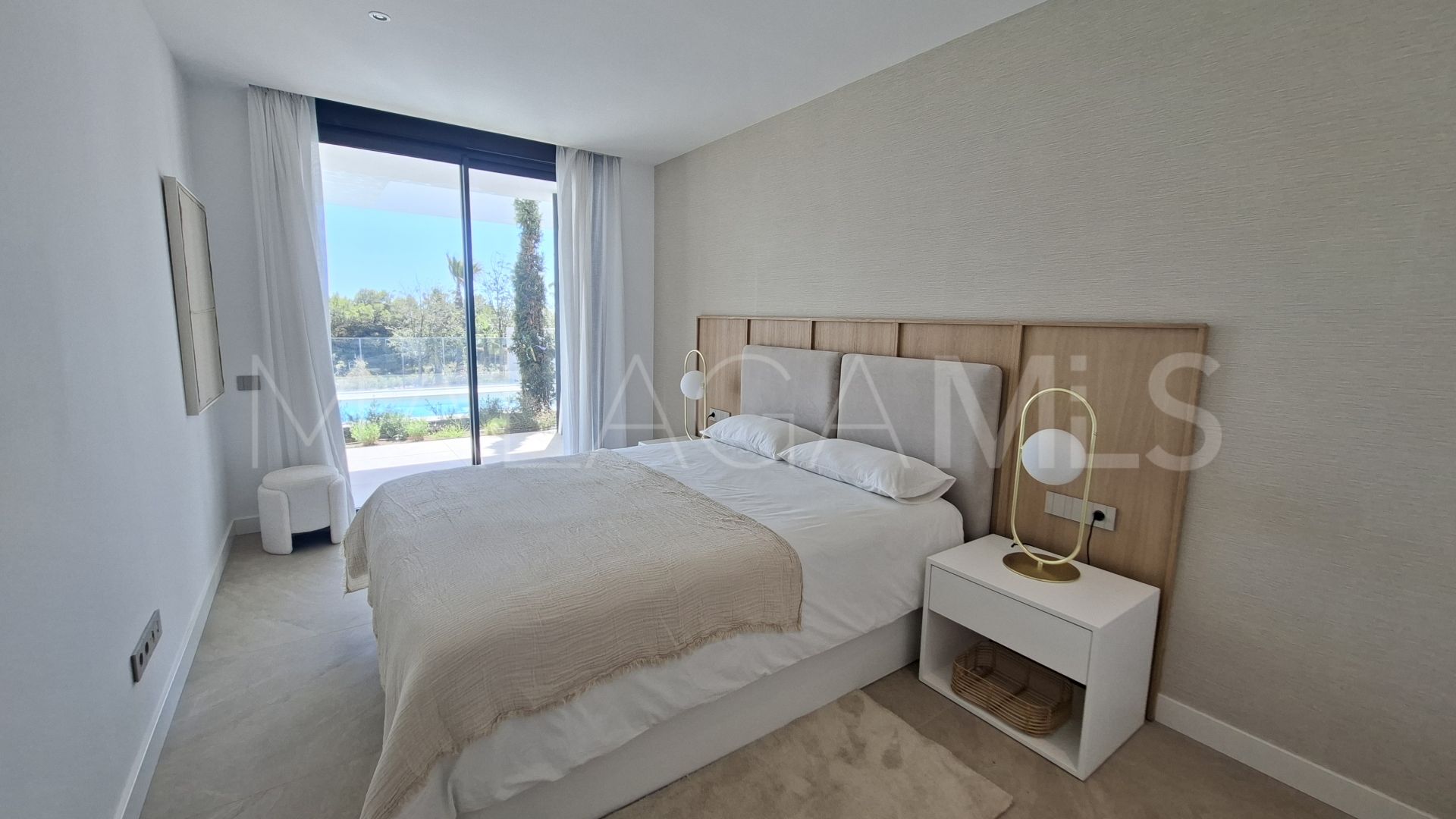 4 bedrooms Marbella East apartment for sale