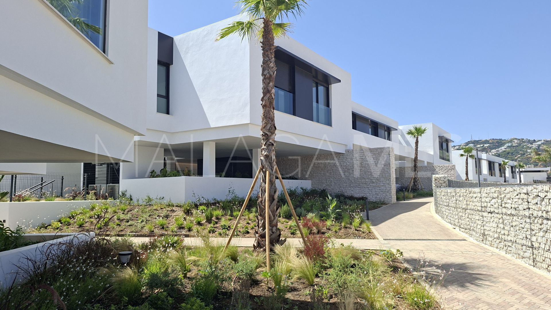 4 bedrooms Marbella East apartment for sale