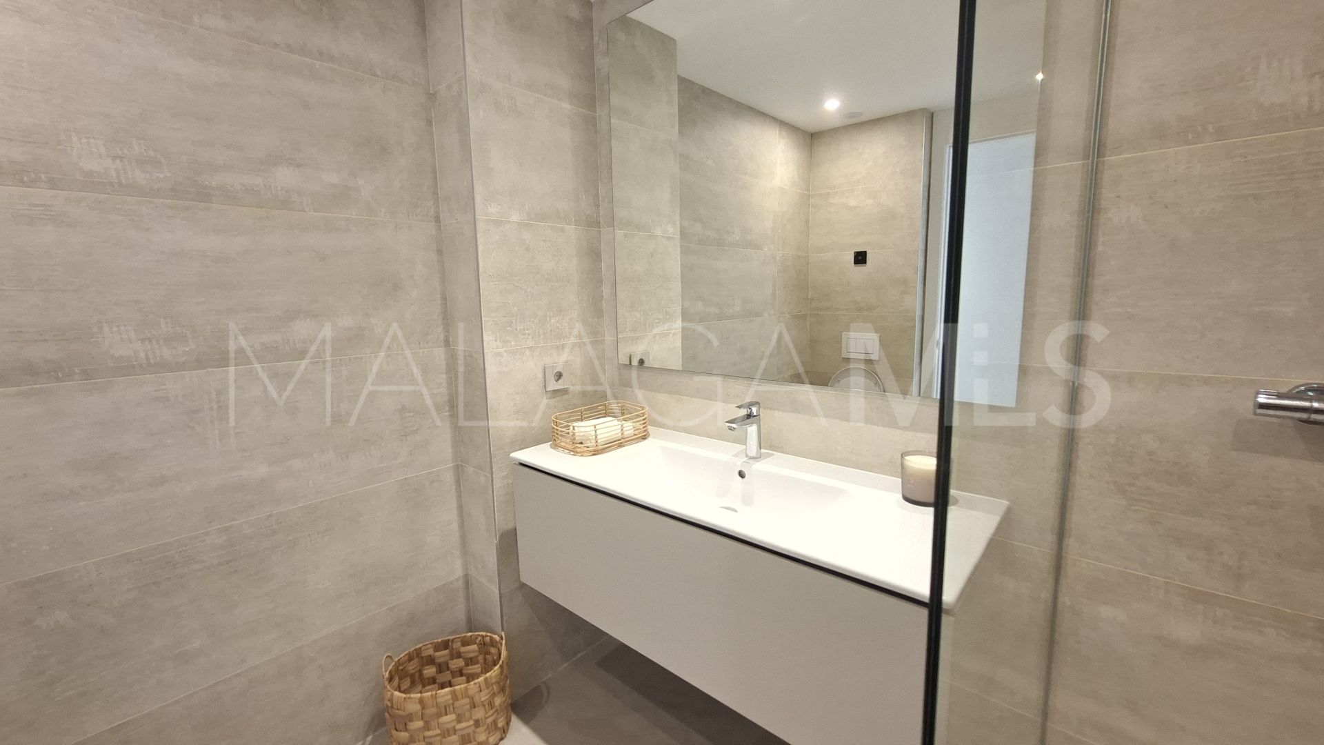 4 bedrooms Marbella East apartment for sale
