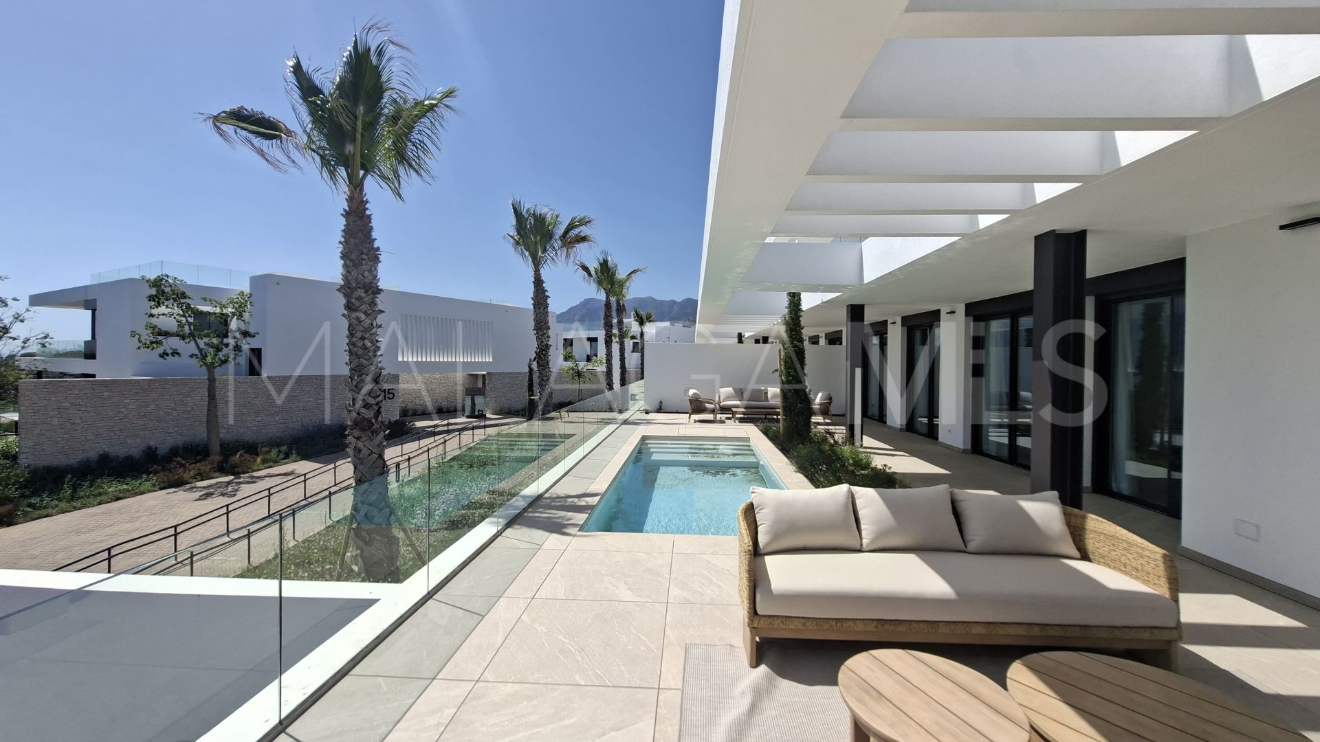 4 bedrooms Marbella East apartment for sale