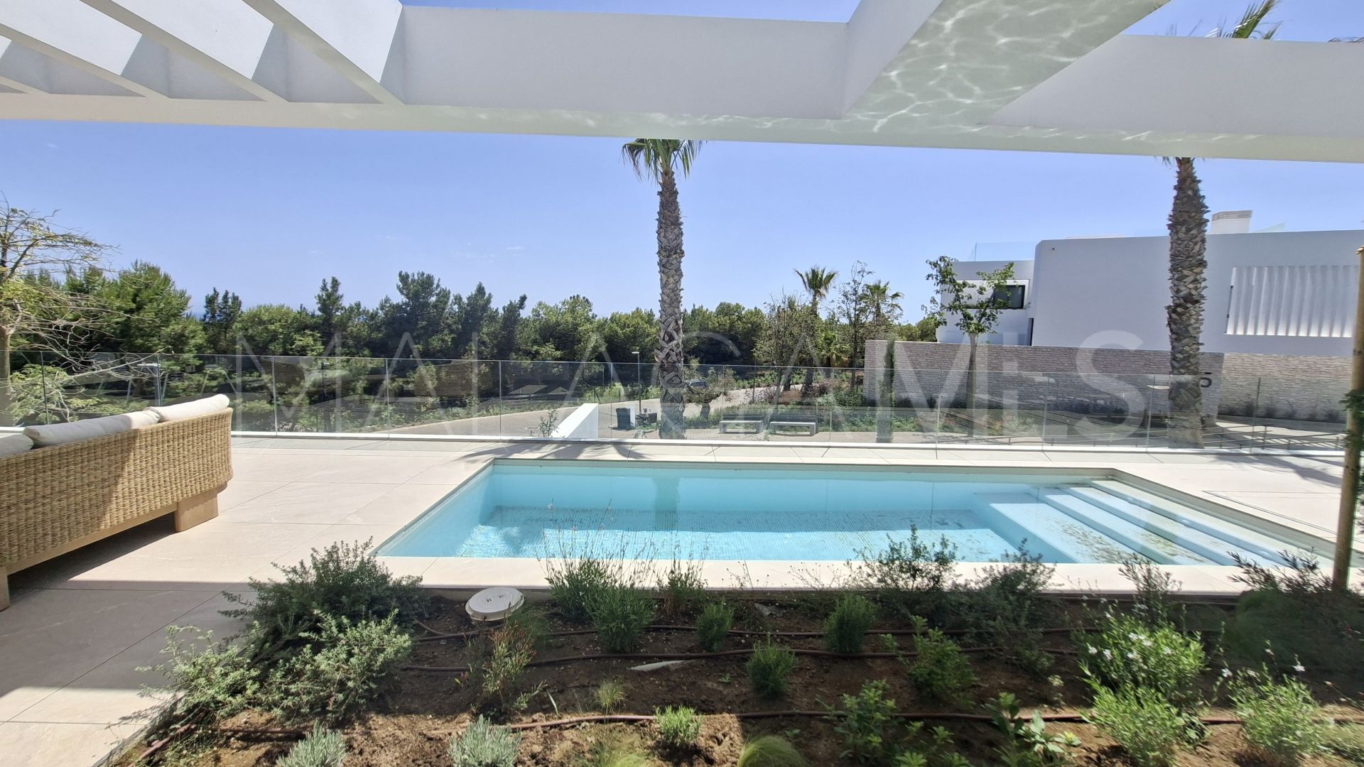 4 bedrooms Marbella East apartment for sale