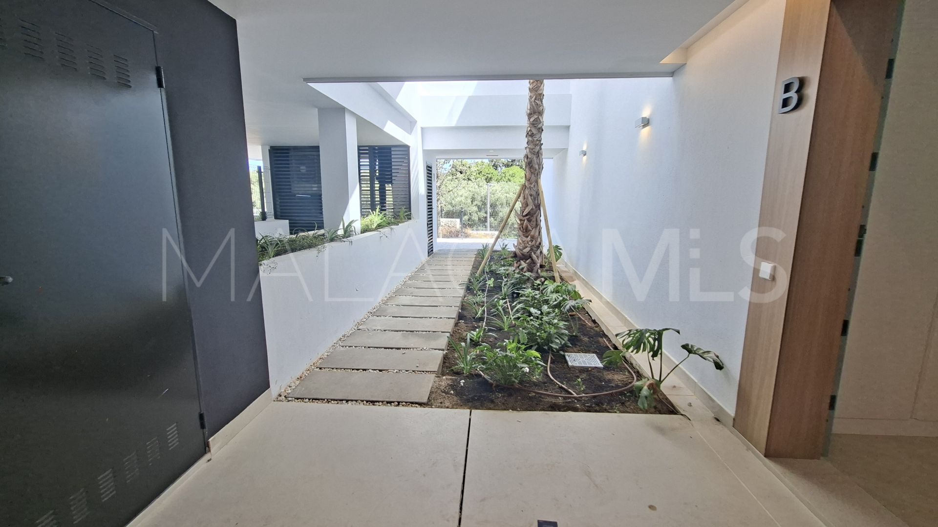 4 bedrooms Marbella East apartment for sale
