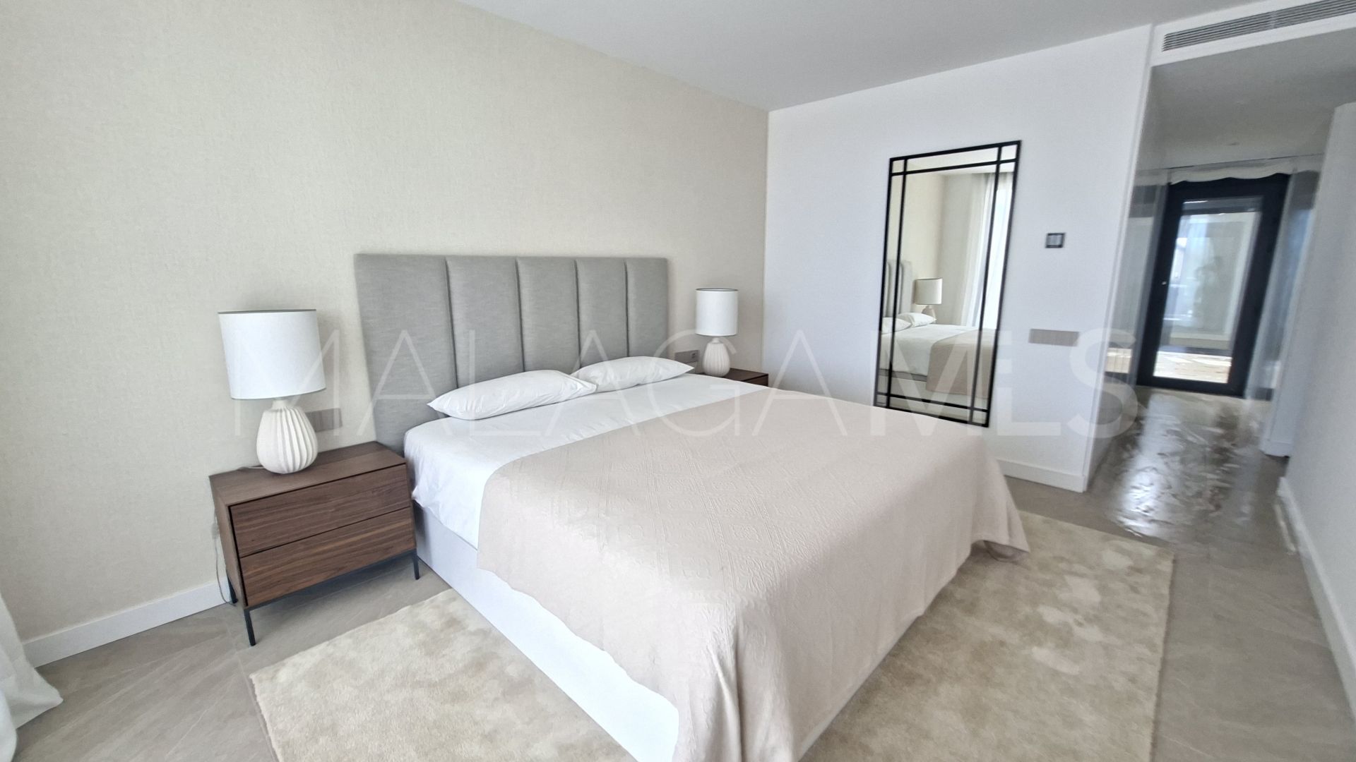 4 bedrooms Marbella East apartment for sale