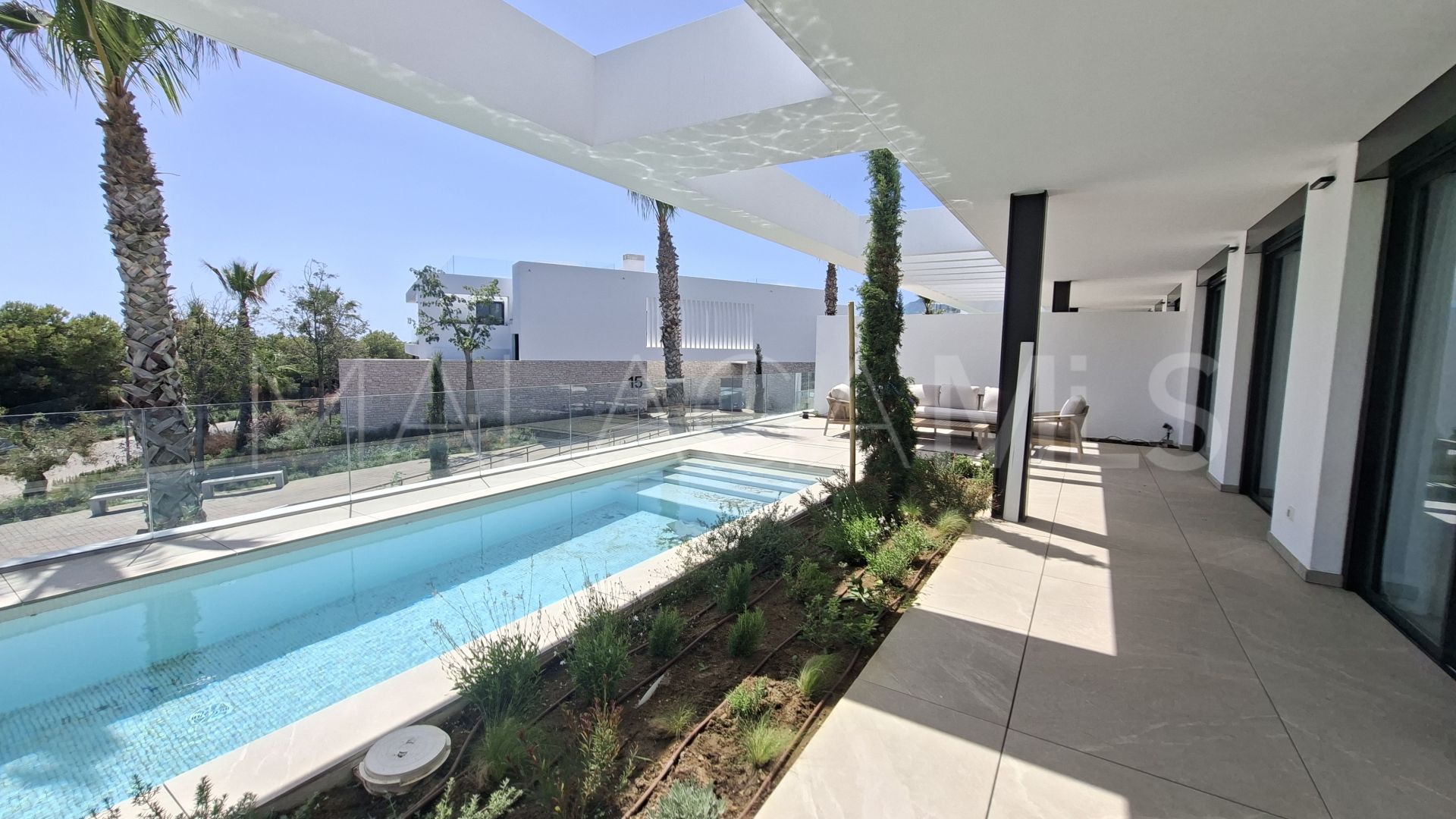 4 bedrooms Marbella East apartment for sale