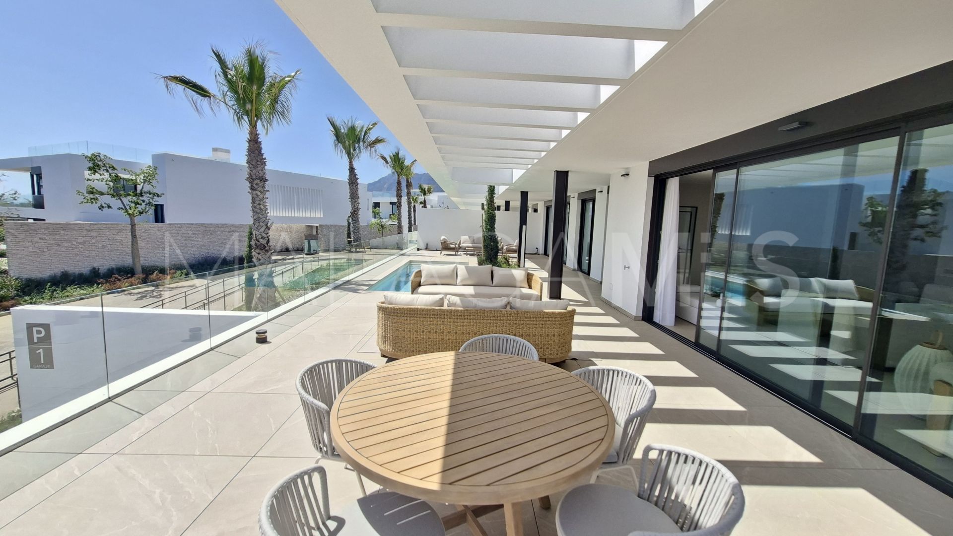 4 bedrooms Marbella East apartment for sale