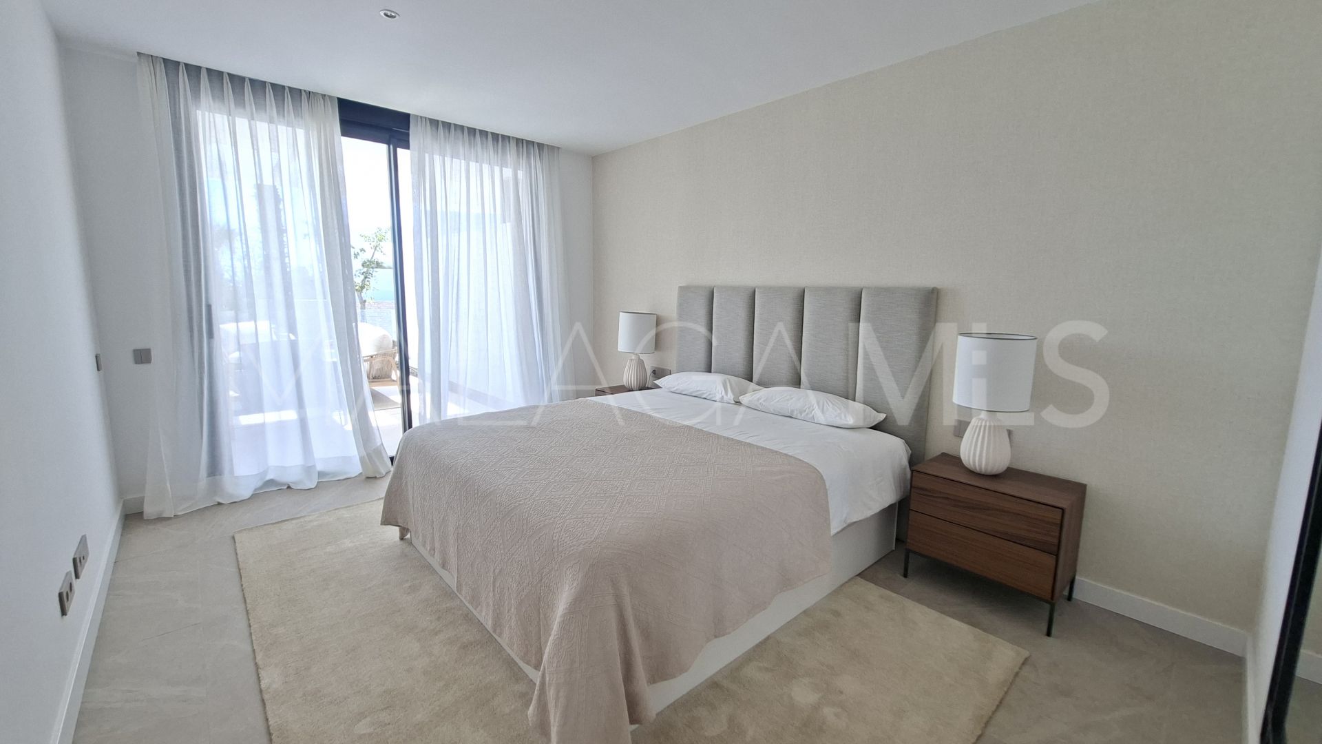 4 bedrooms Marbella East apartment for sale