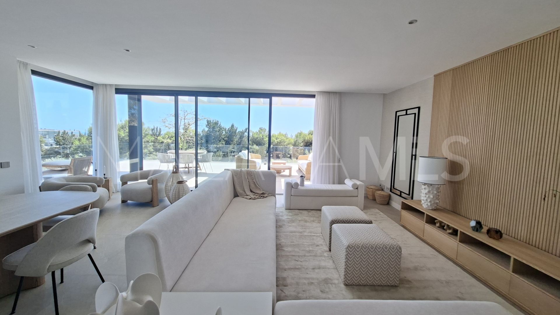 4 bedrooms Marbella East apartment for sale