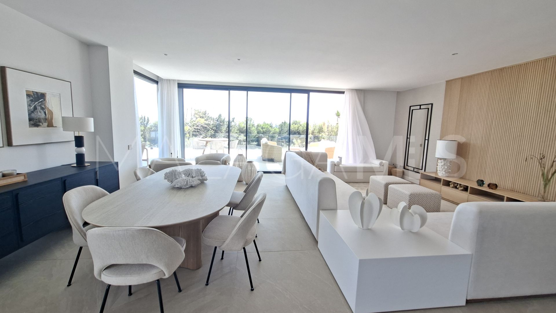 4 bedrooms Marbella East apartment for sale