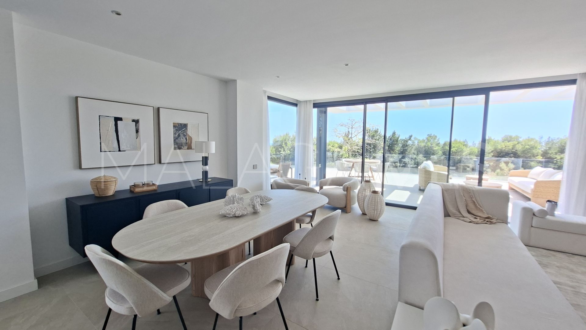 4 bedrooms Marbella East apartment for sale