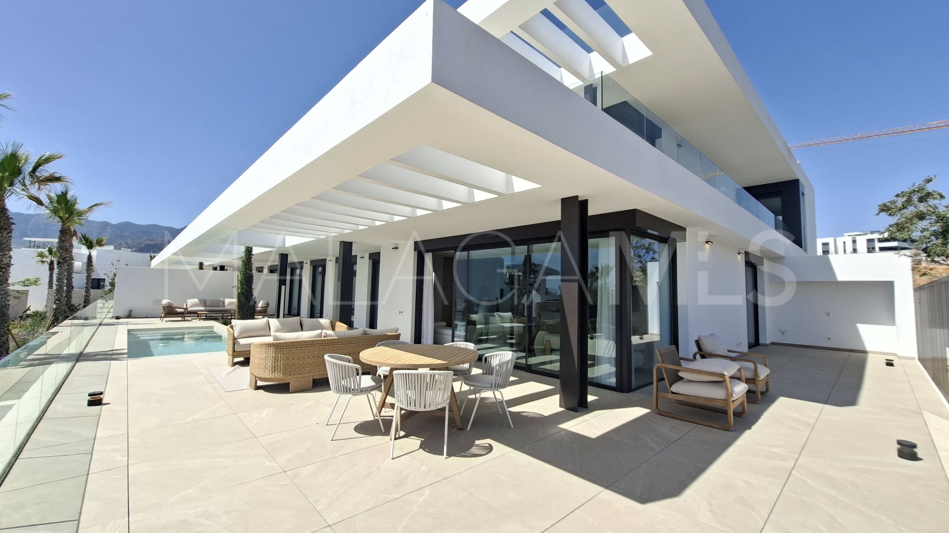 4 bedrooms Marbella East apartment for sale