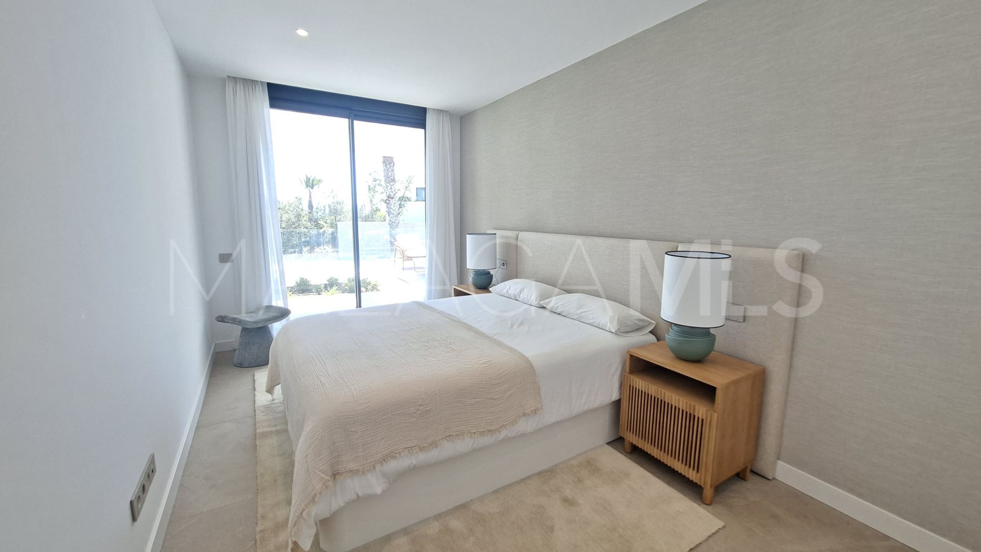 4 bedrooms Marbella East apartment for sale