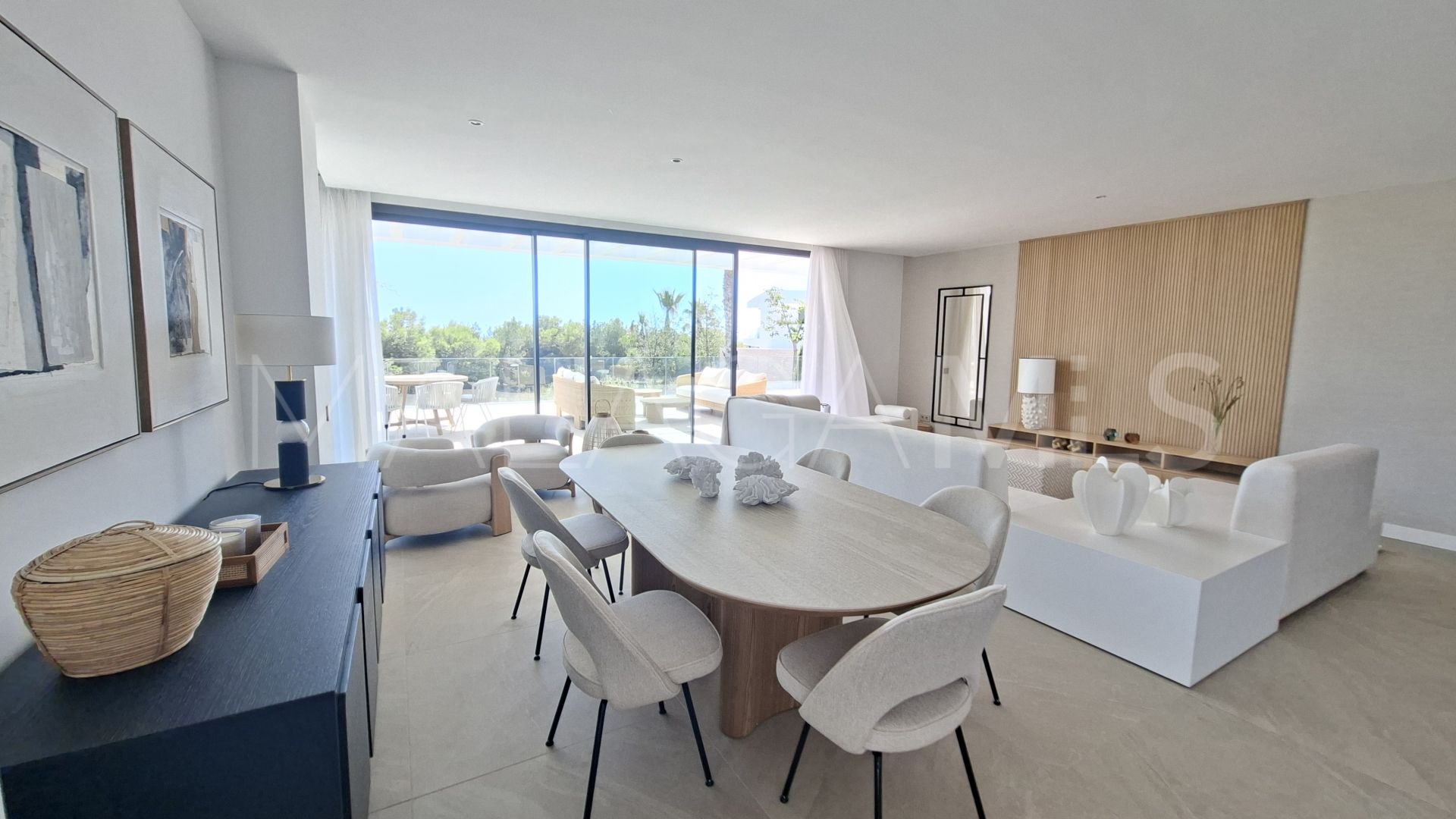 4 bedrooms Marbella East apartment for sale