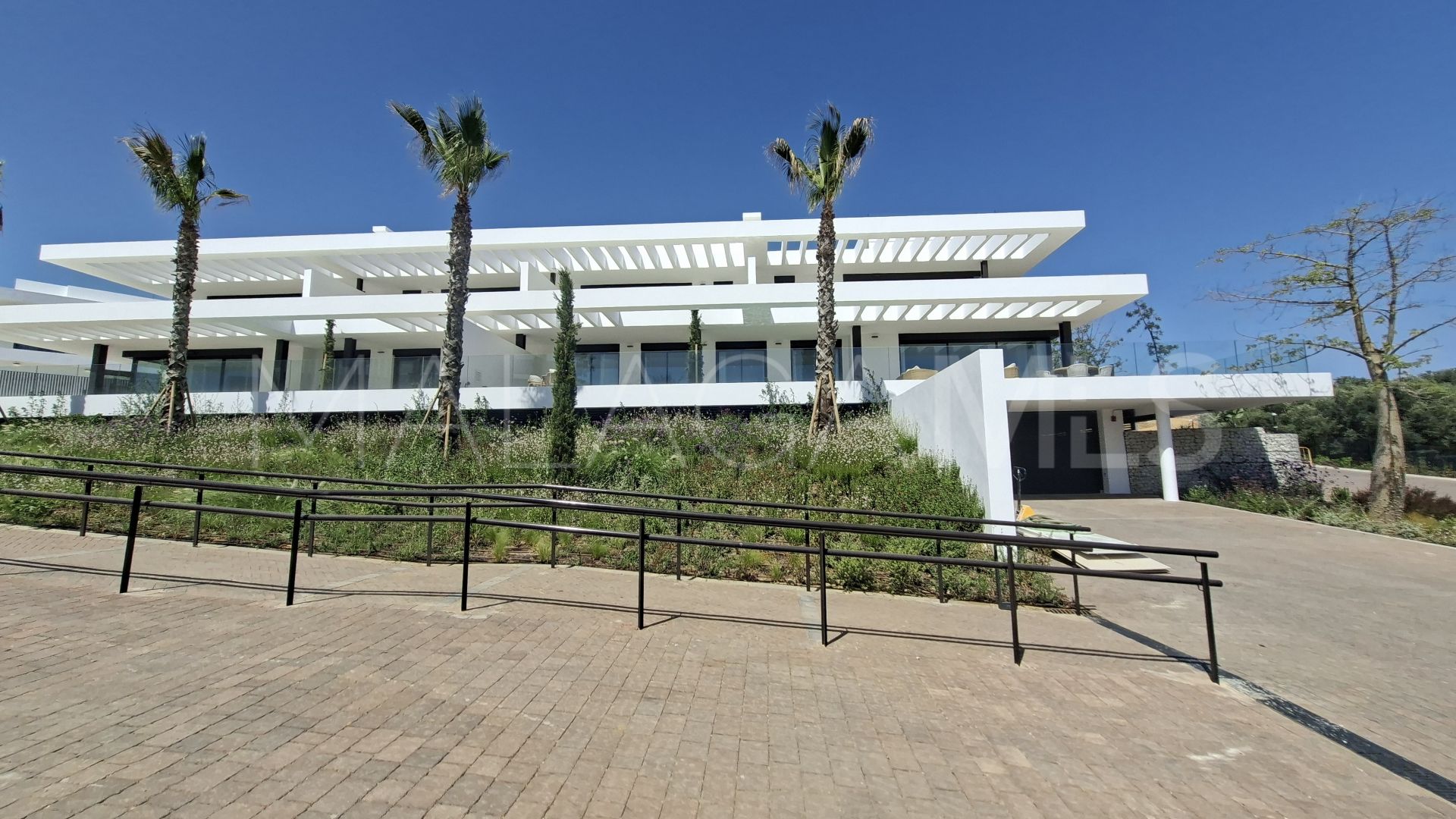 4 bedrooms Marbella East apartment for sale