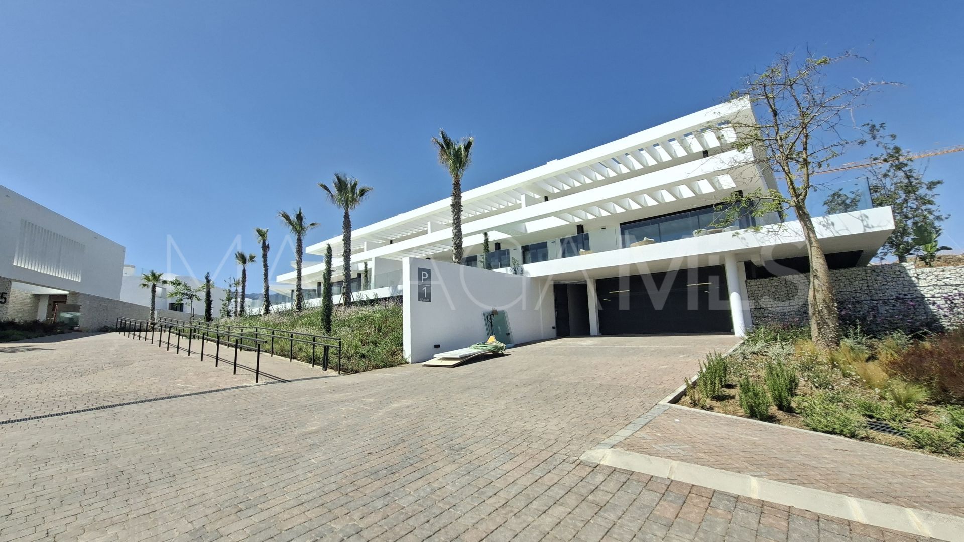 4 bedrooms Marbella East apartment for sale