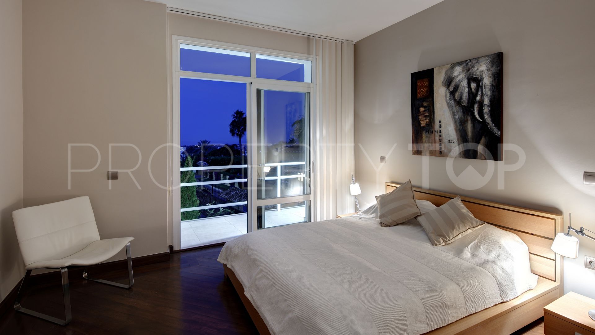 Se vende villa con 5 dormitorios en La Quinta