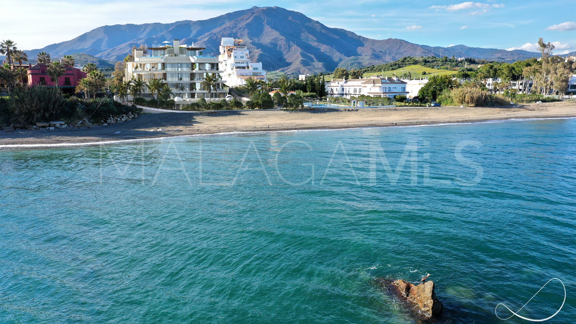 For sale 2 bedrooms apartment in Estepona Playa