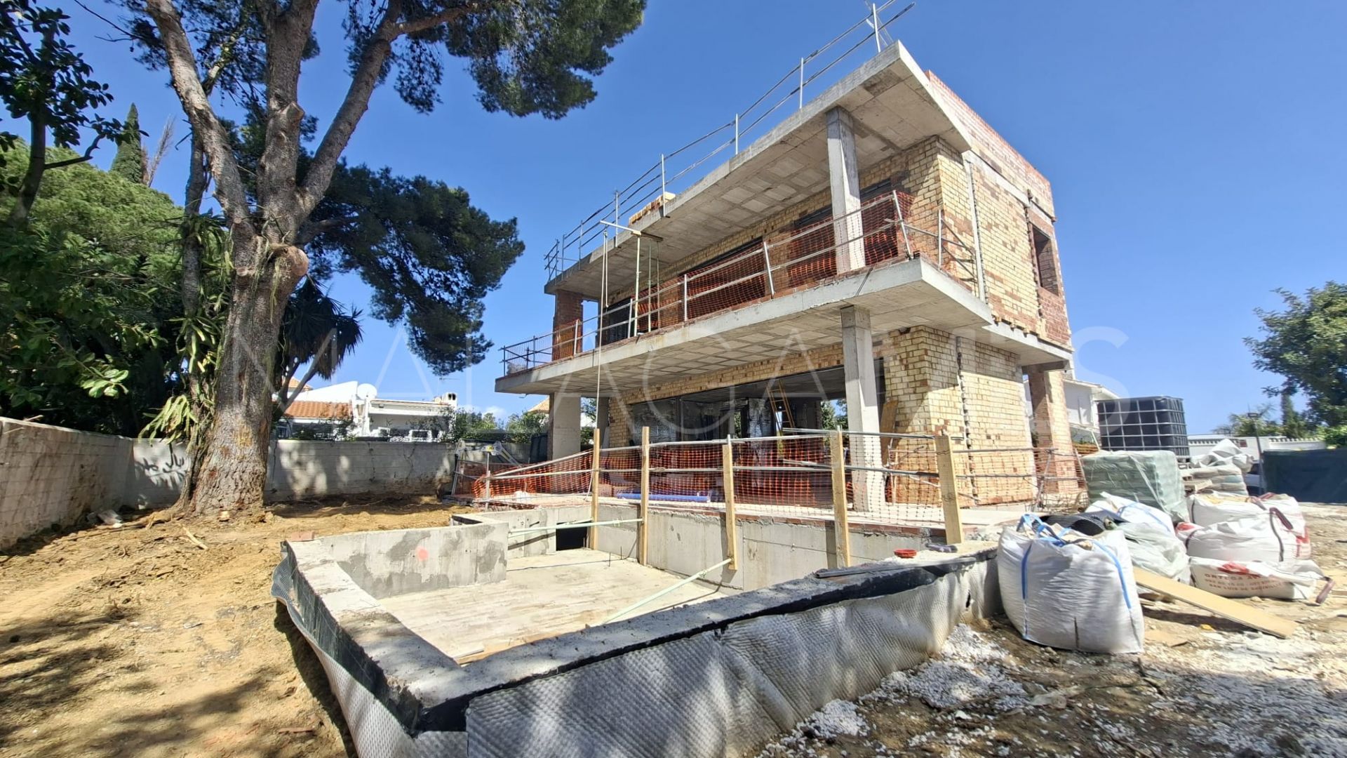 Buy villa in Atalaya