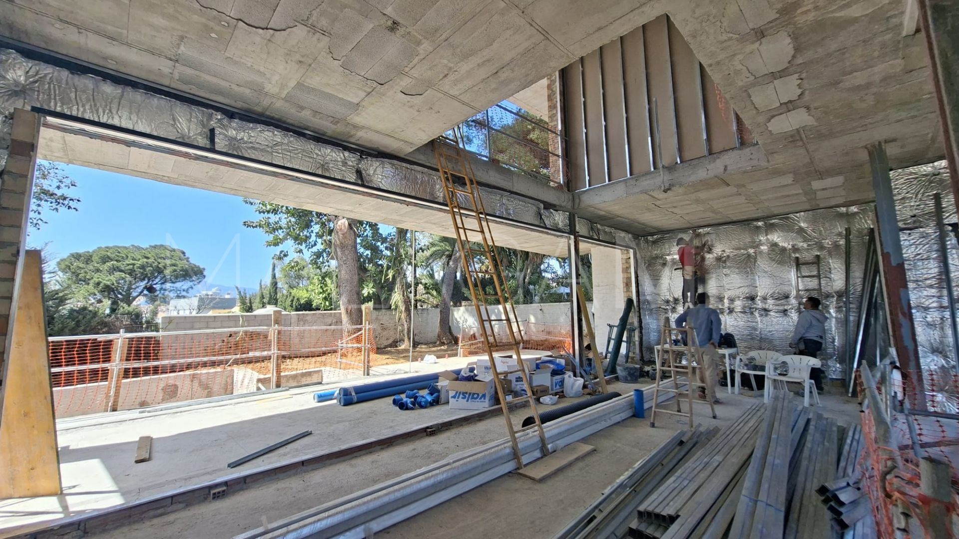 Buy villa in Atalaya