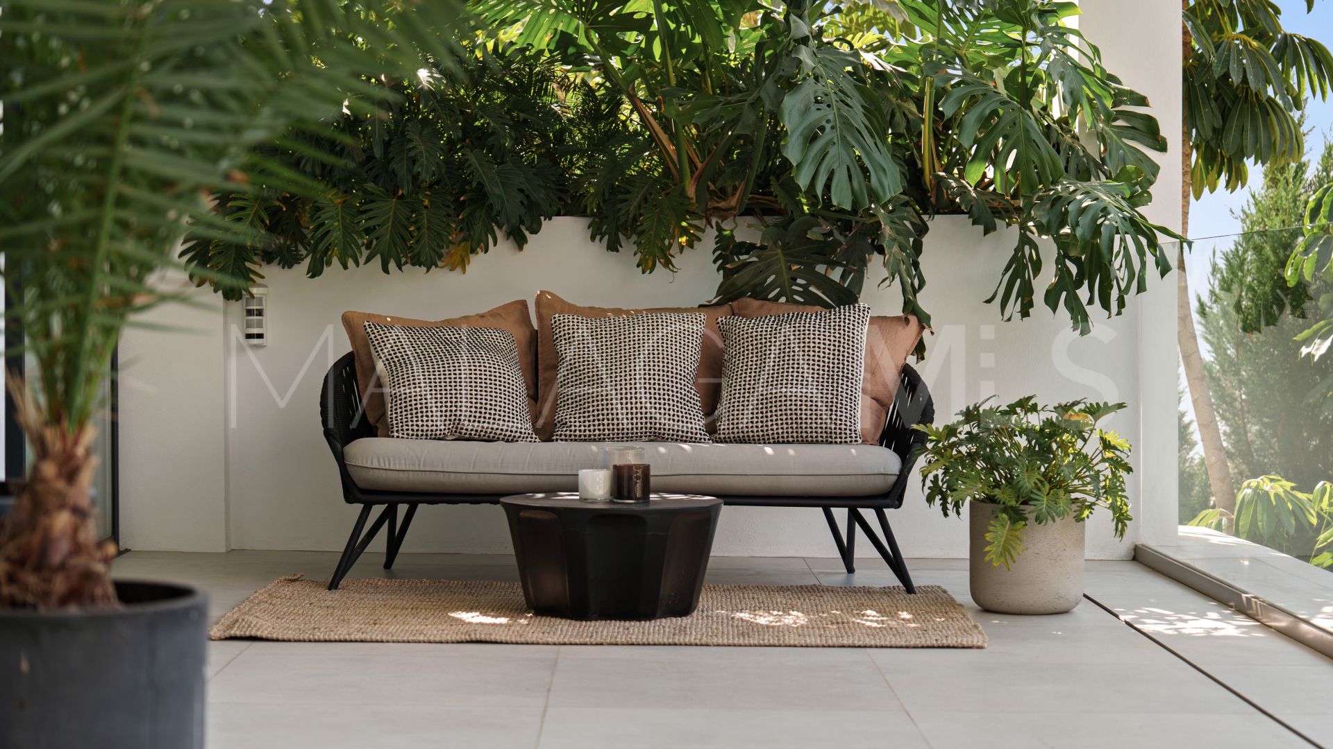 Villa for sale in Nueva Andalucia